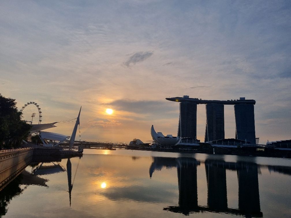 I will leave you with my favorite Maria Bay mirror photo which i took on an early morning run.