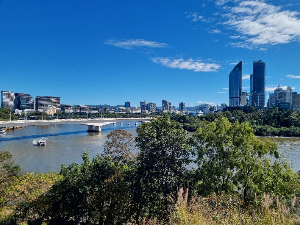 It was such a nice day we parked the car a Kangaroo point Cliffs and walked into town. This also meant we could spend more on books and not pay for parking.