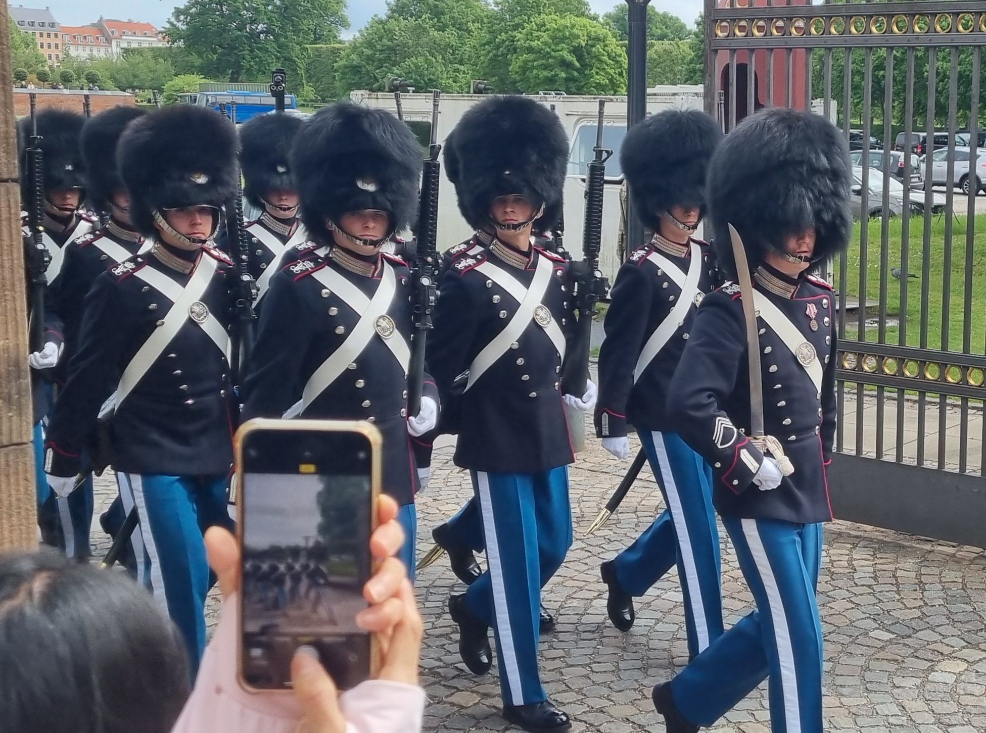 The changing of the guard starting at the Rosenburg barracks. I love the way some people just don’t care I was standing right at the front until some other tourist pushed squeezed right in front, standing on the road where they weren’t supposed to be. No wonder many places around the world are getting pissed off with tourist. It would have been easy to get mad but I just had to laugh. I suppose getting the best for your social media accounts is very important nowadays.
