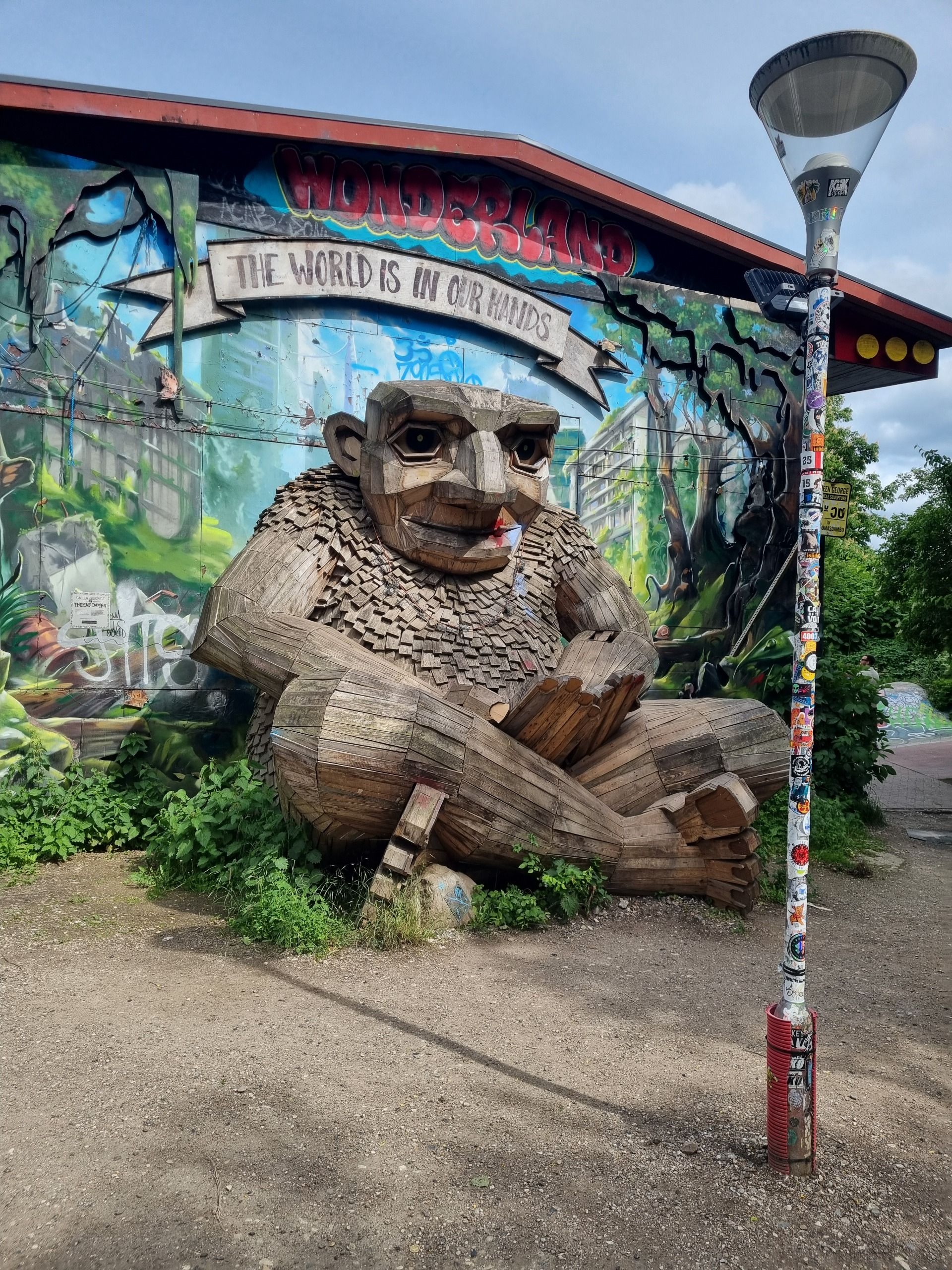 I just Love these recycled wooden sculptures. I have heard there are quite a few now around Denmark and the world but this one at Christiania Freetown was our first in real life. 