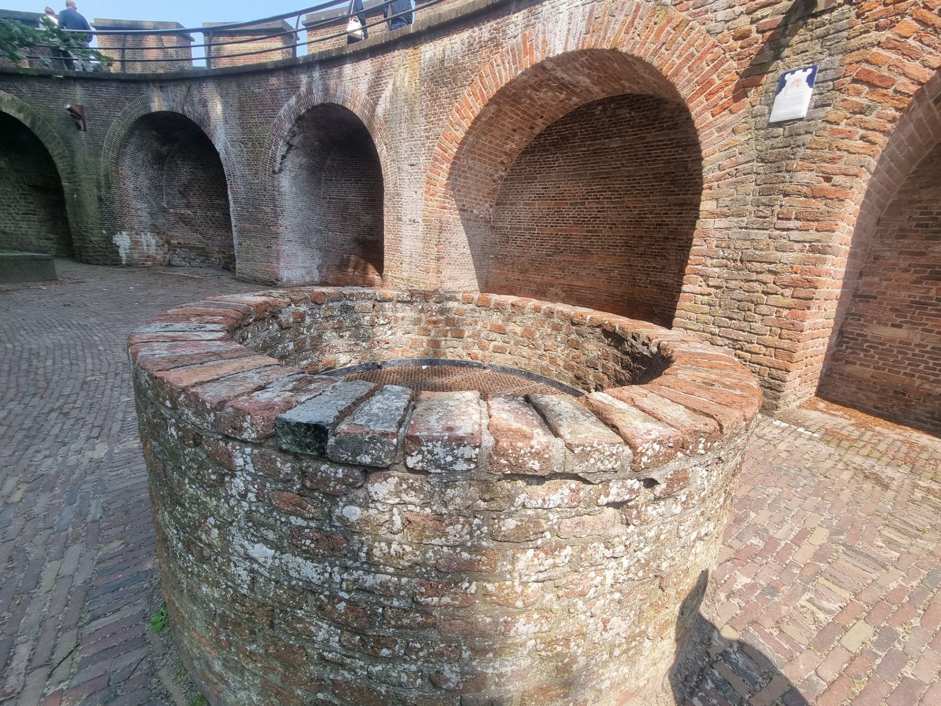 A well was probably an important part of holding out for so long in a siege.