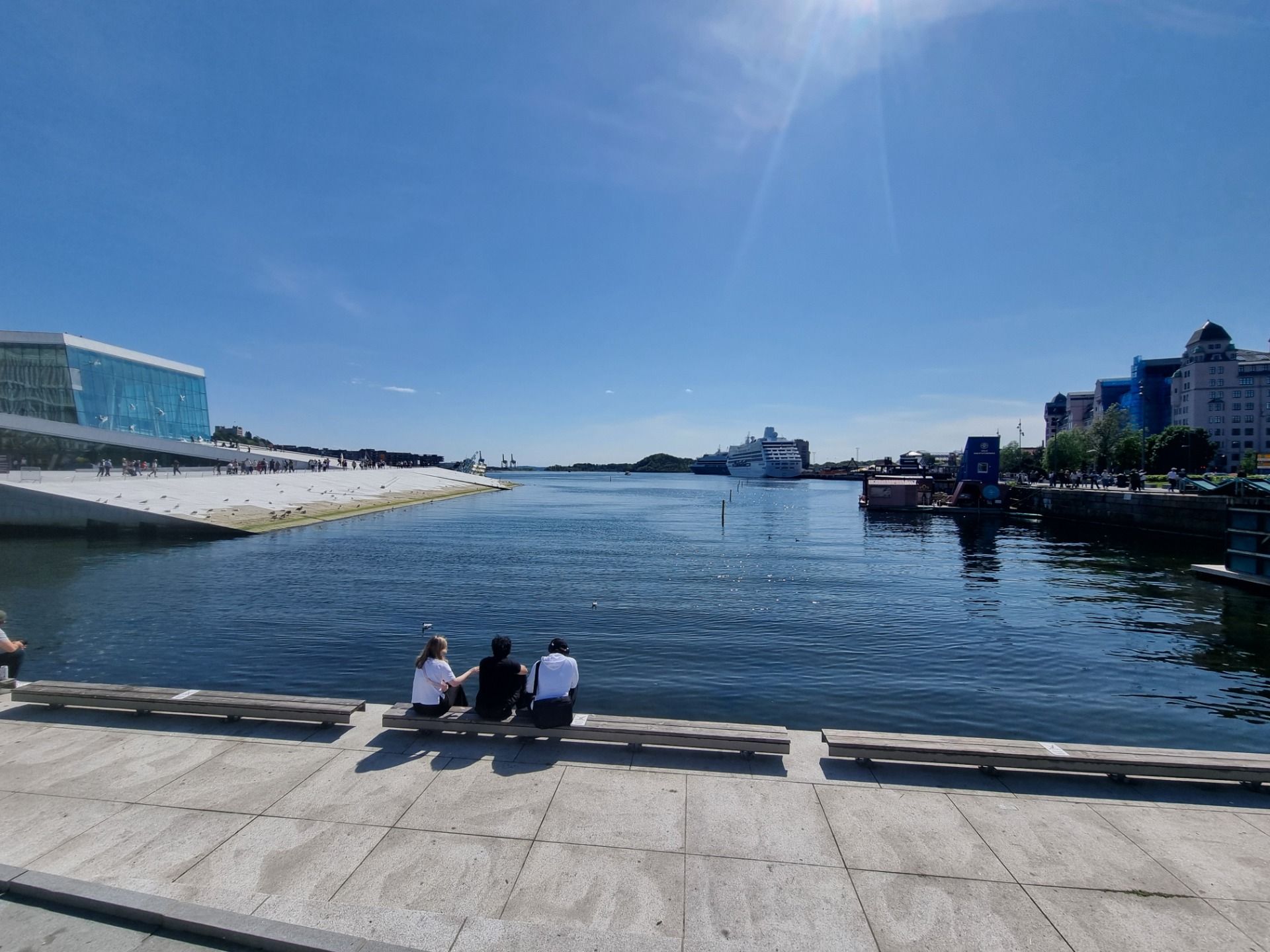 I would not want to get too close to that water edges as it looks green and slippery
