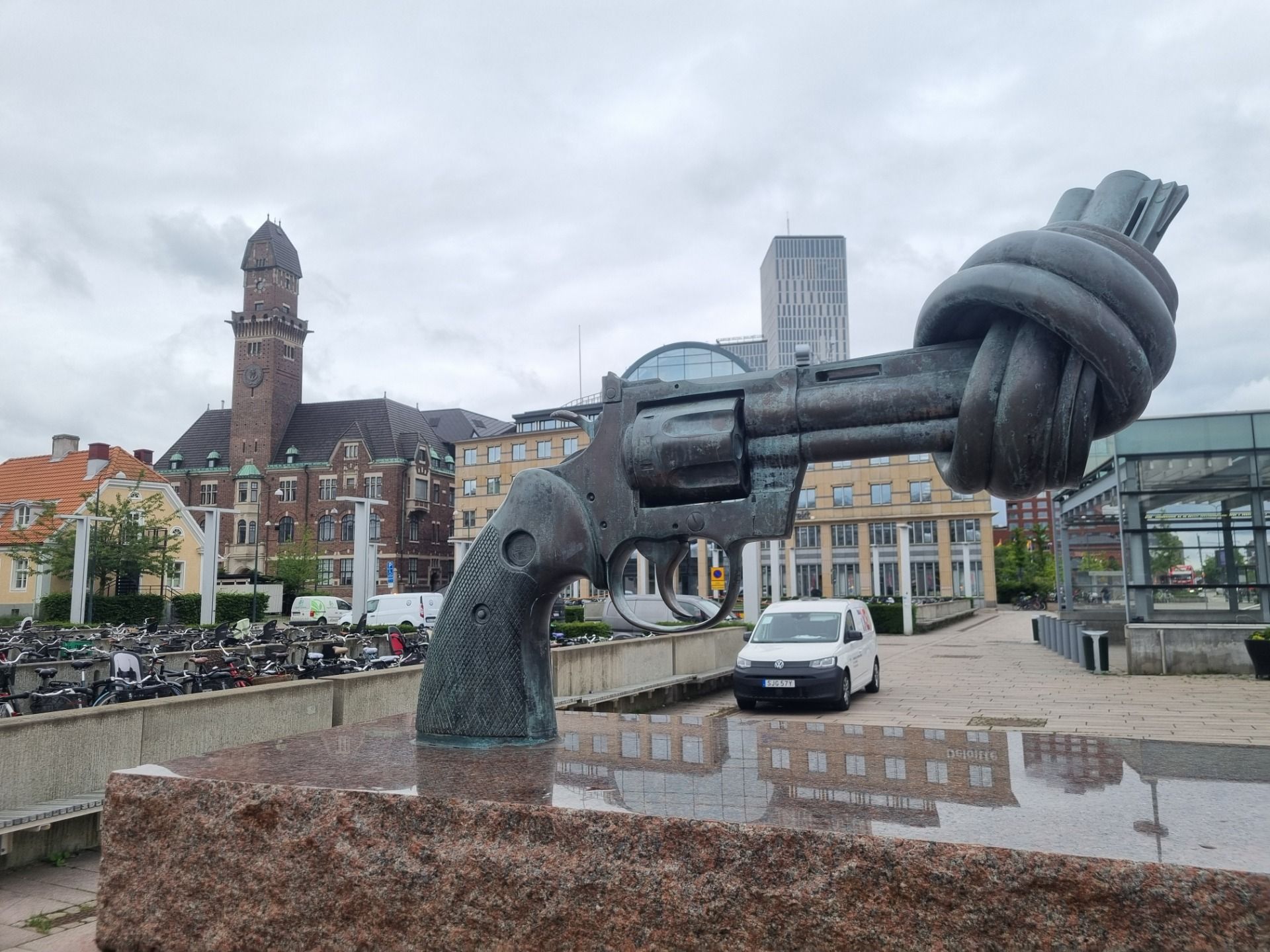 Malmo had lots of interesting things to see, they have one of the 16 Knotted Guns scattered around the world.