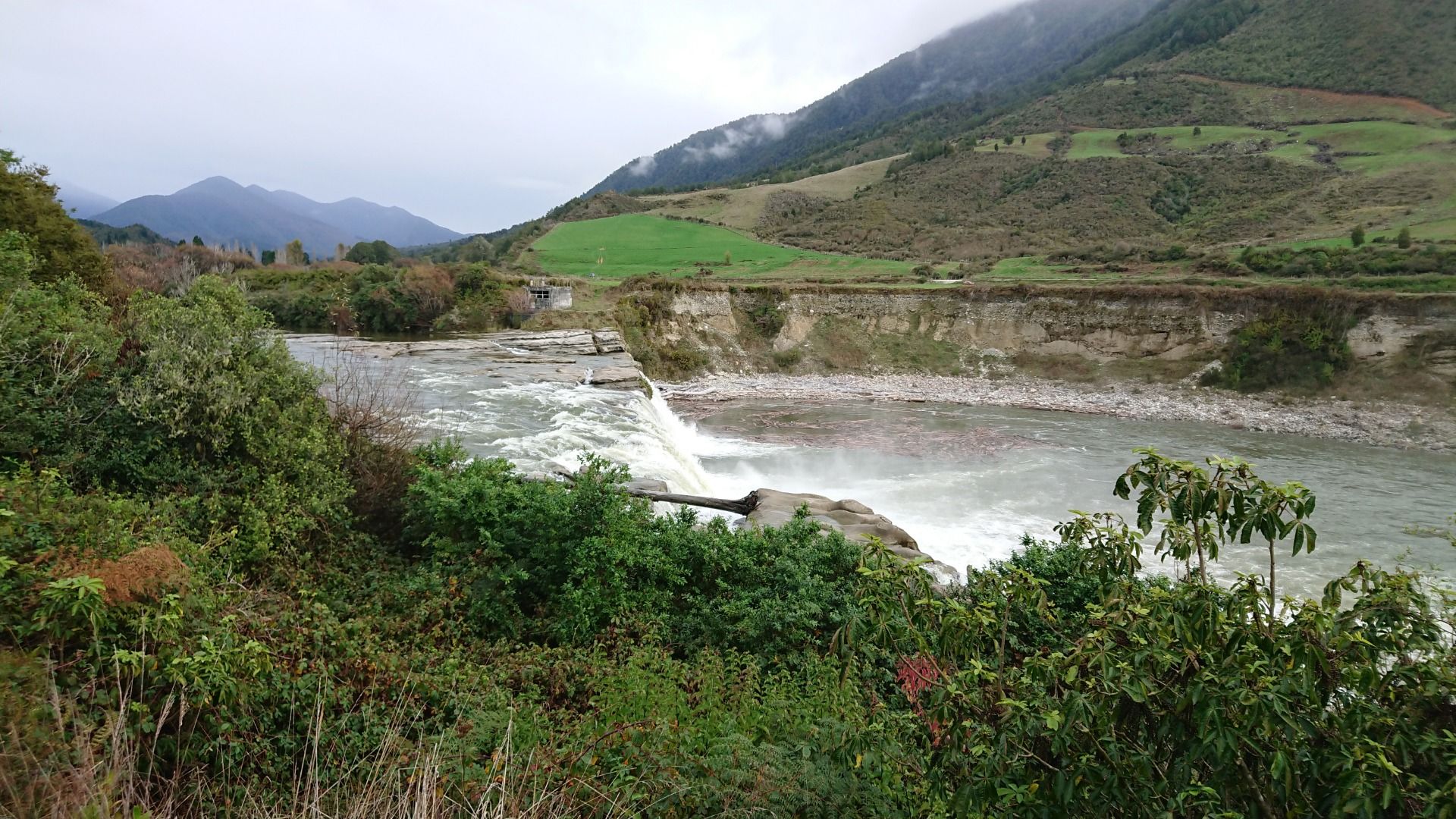 View of the falls from the car park at the top...