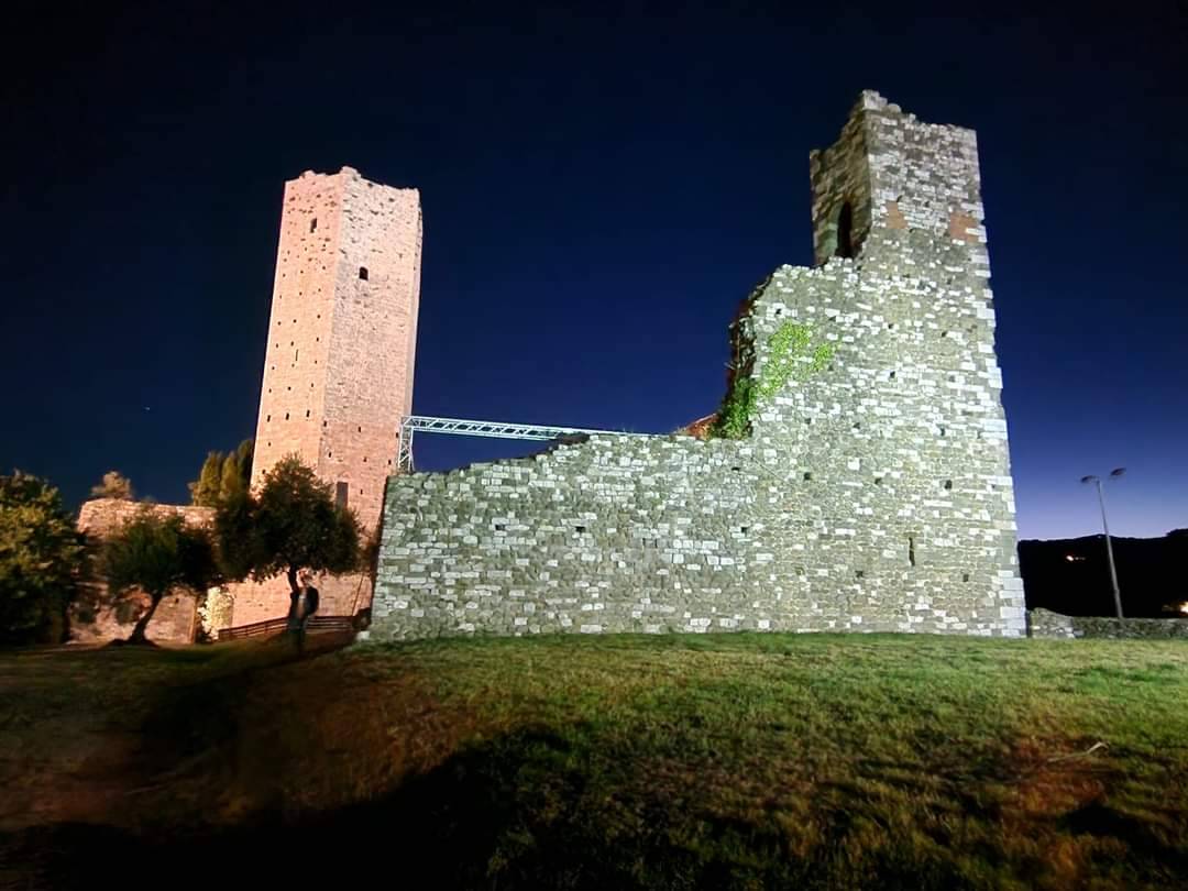 The Serravalle Fortress at night ❤️ (Eng/Esp).