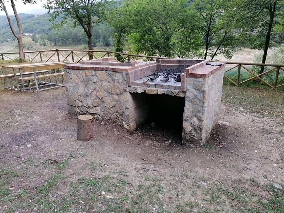 There is also a barbecue area where you can cook easily your near meat enjoy a good day with family or friends