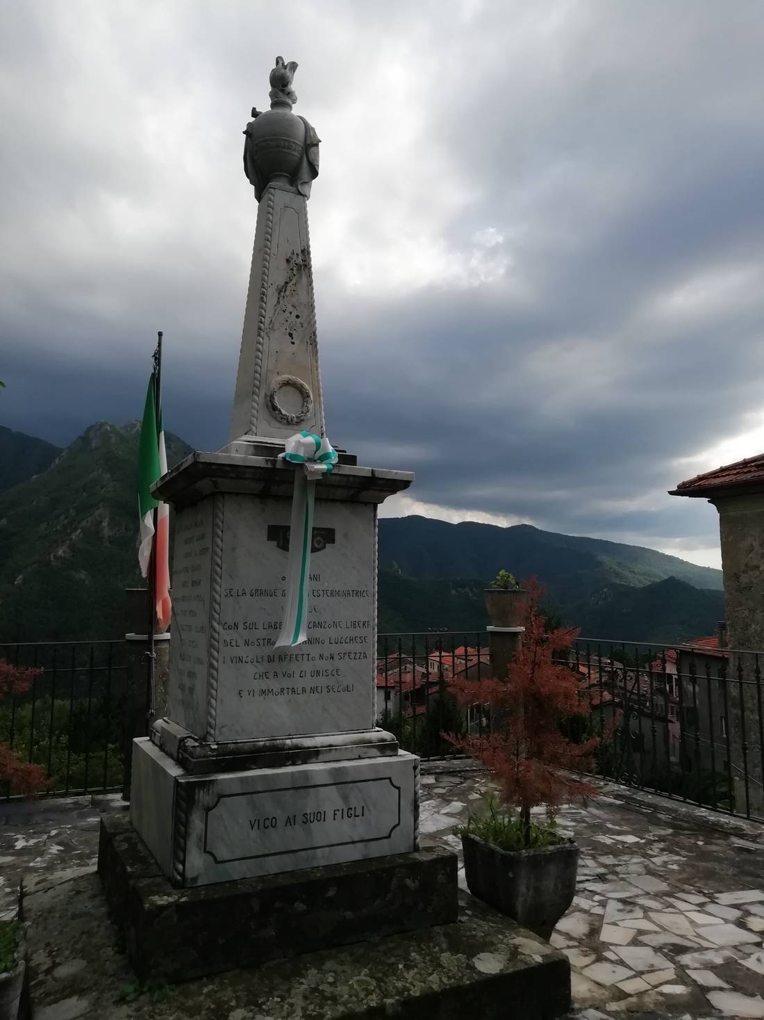 In the middle of the trekking street way a monument to the people from vico pancellorum dead during the second world, in memory of them a charming monument and a charming view, really an impressive moment stop in from of it and stare at it with the mountains behind