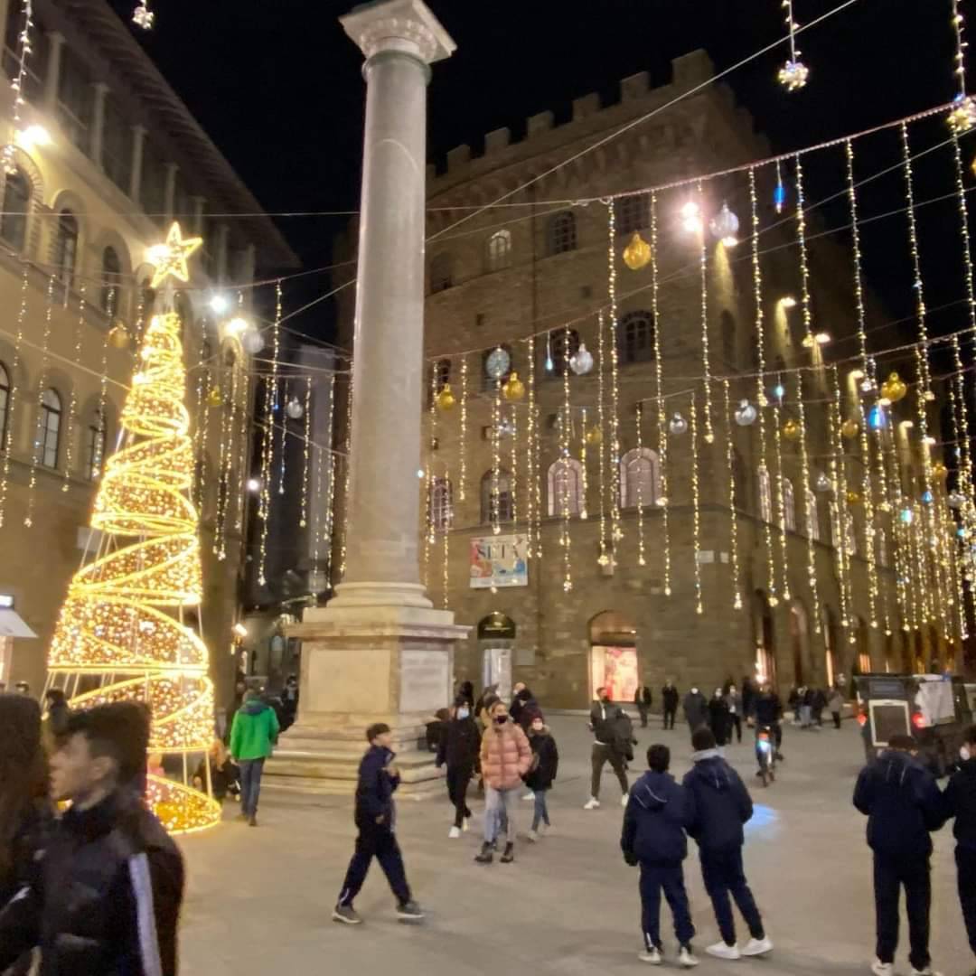Last Christmas decorations in Florence