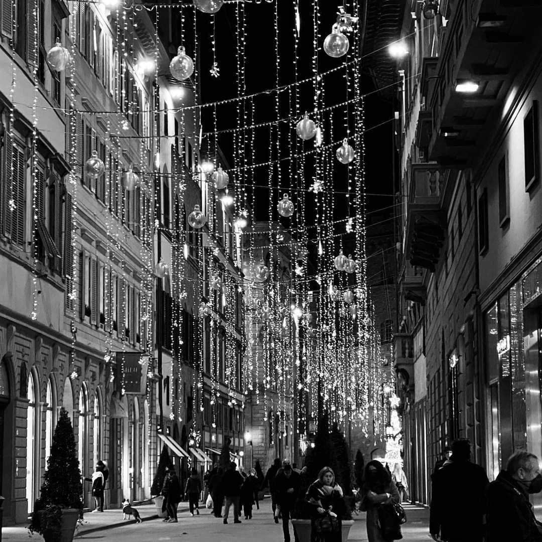 The falls of light in one of the main central streets ,a streets full of fancy Italian shops like Gucci and Prada it deserve a fancy and special decoration so it will charme more customers!