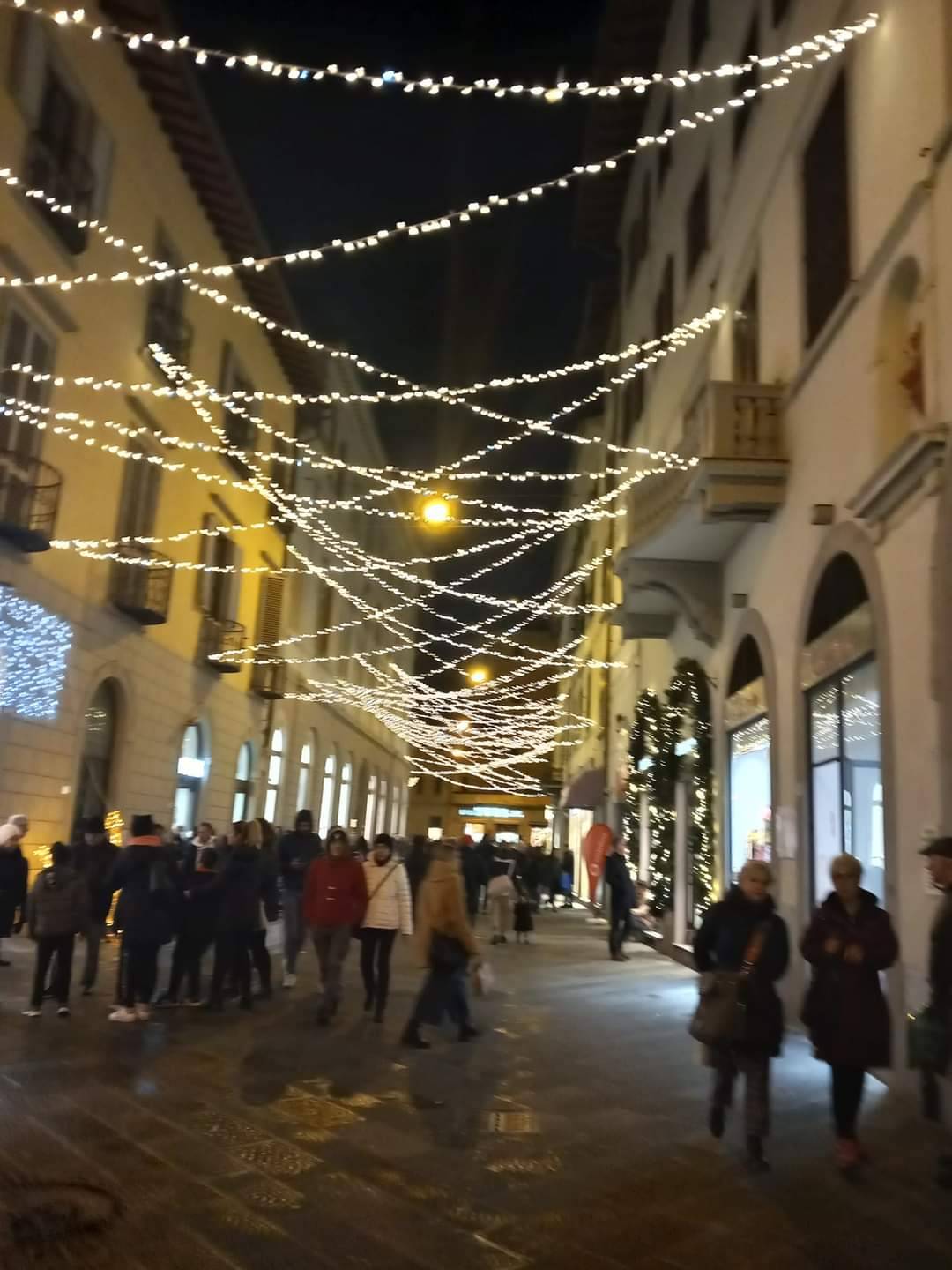These are the lights on the streets for going to the main square, lights are really charming.