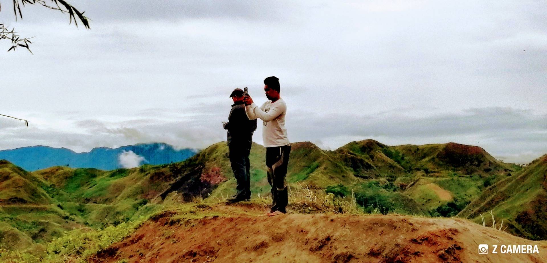 Amazing valley and mountains! They were the stranger who came along my way who shared their kindness. The journalist name John Paul Seniel, working in GMA 7, a tv station base in Mindanao.