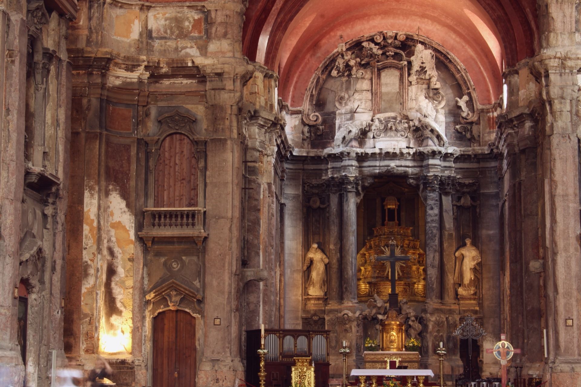 Around the Portugal no.9 - Lisbon: Avenida da Liberdade & Igreja de São Domingos