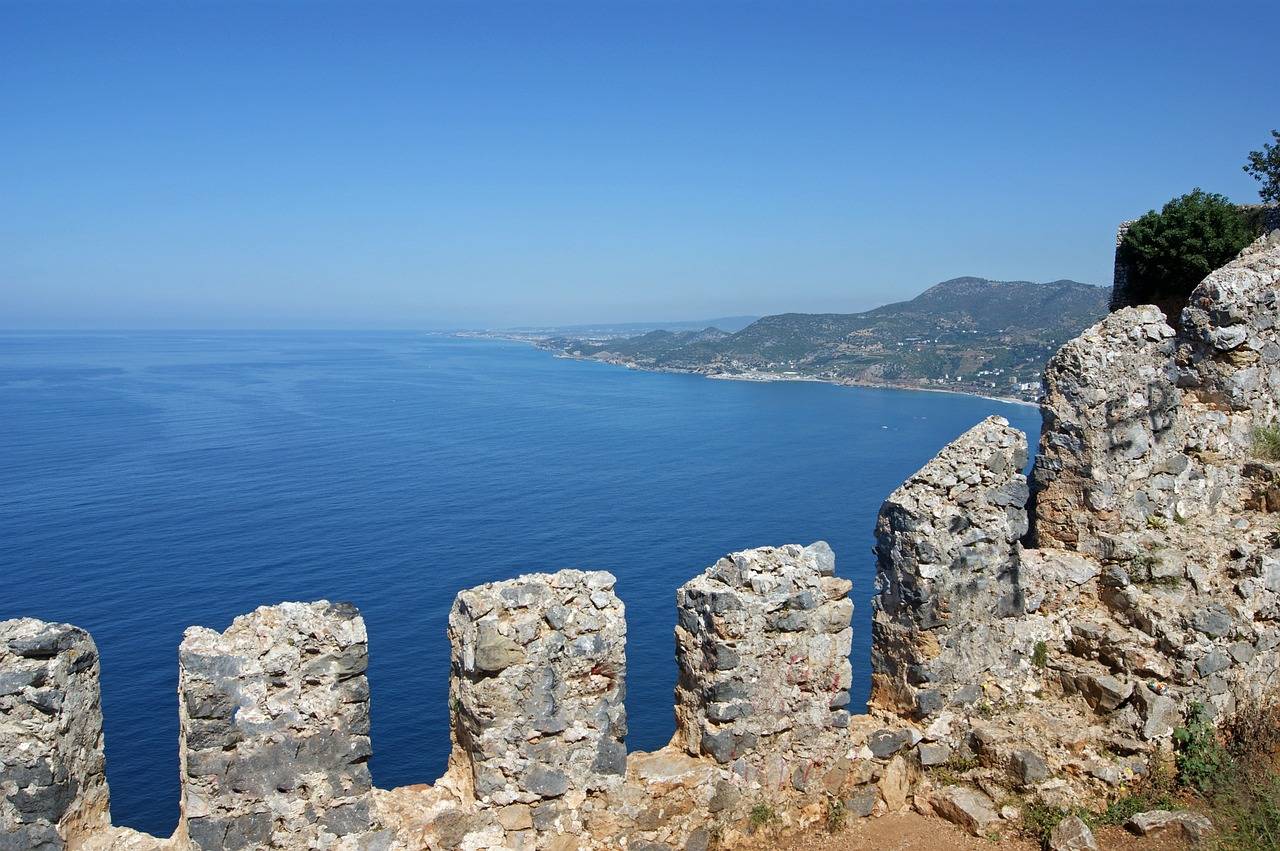 On a mountain peak, on the seafront - Alanya Fortress