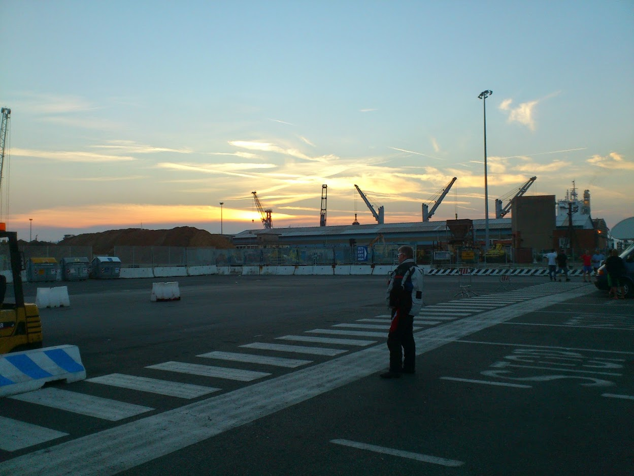 Sweet cloudy sunset @ Livorno