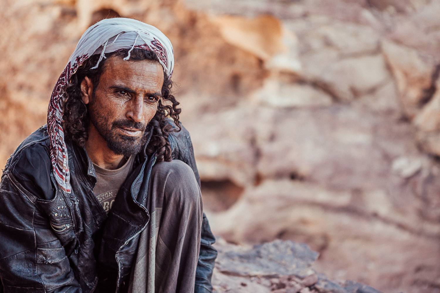 Bedouin man shares his stories and tea