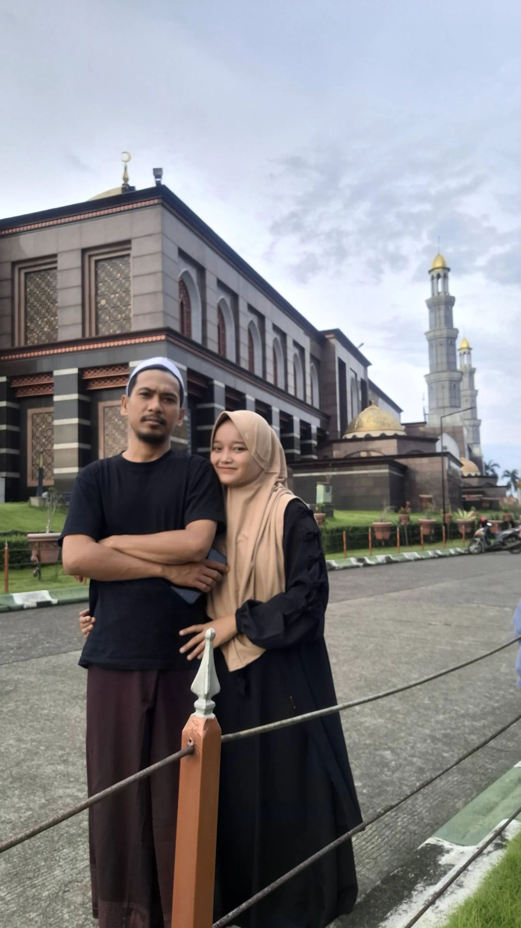 GO VISIT THE GOLDEN DOME MOSQUE 