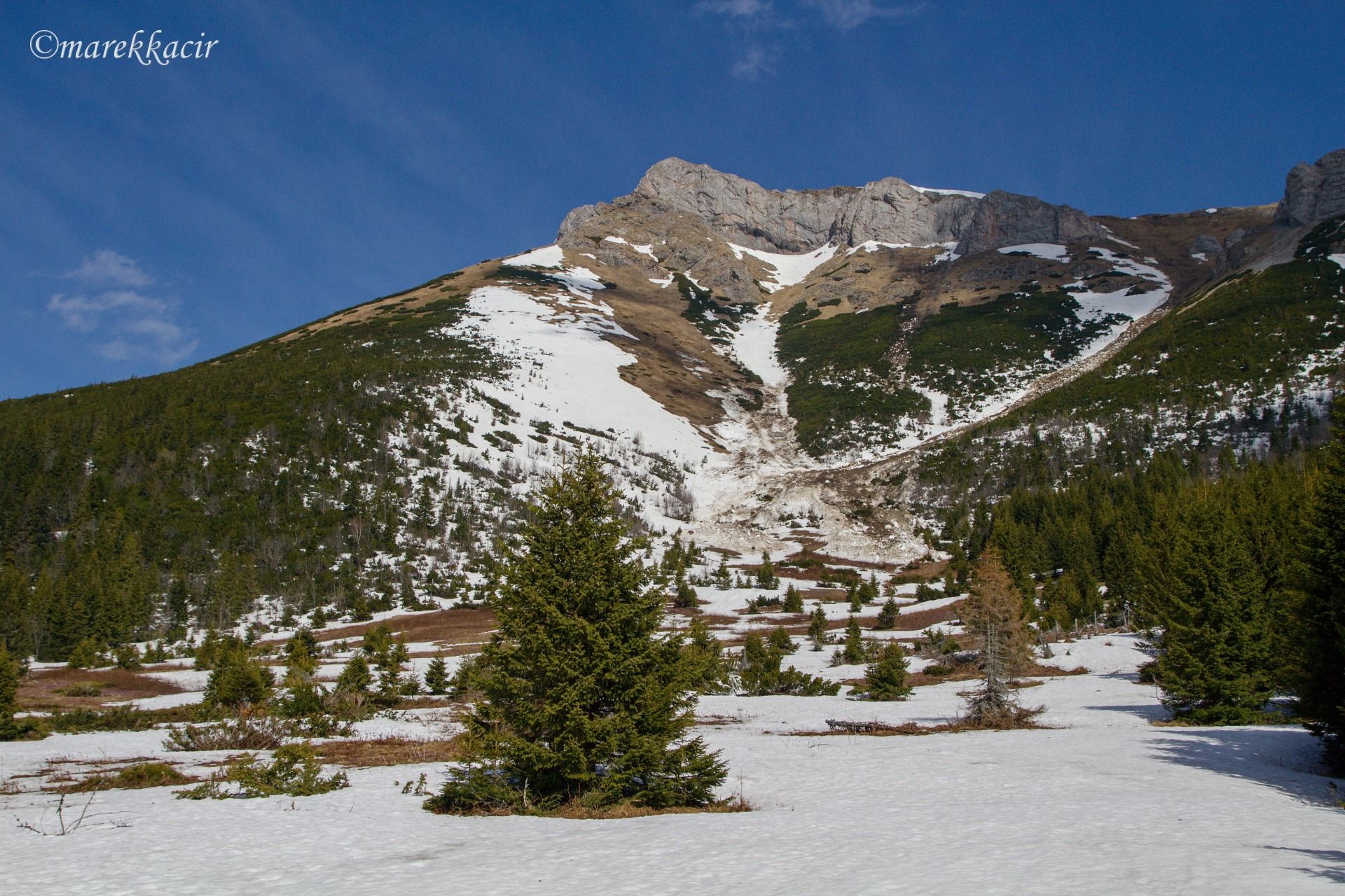Hiking to White lake and Green lake
