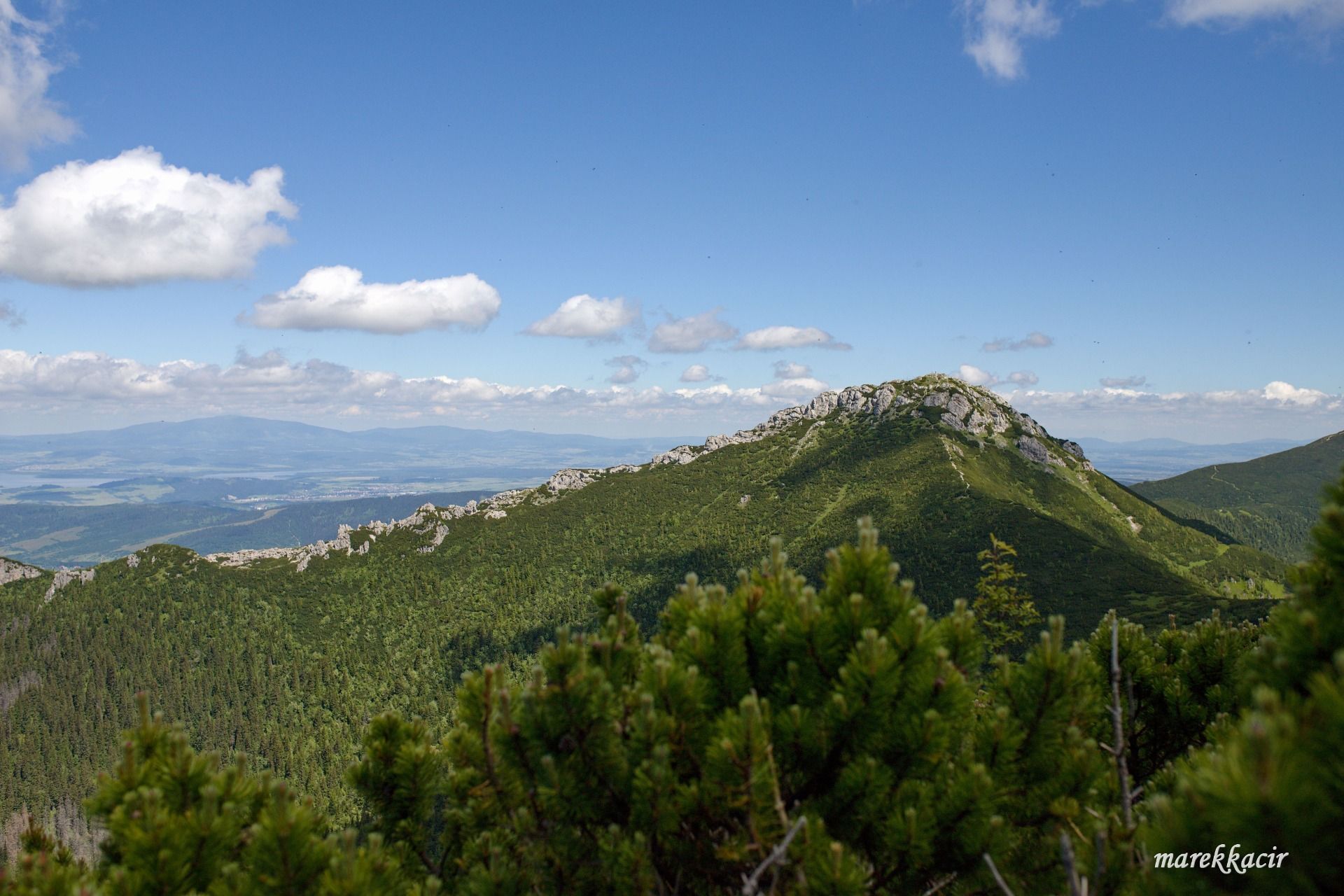 View from Ostrá hill to Gray hill