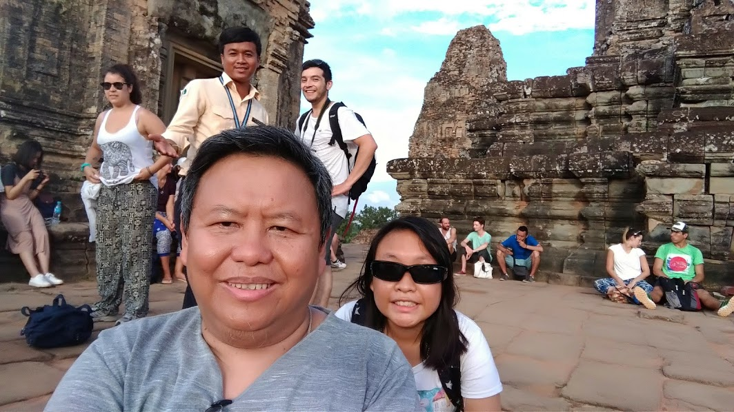 We were not the only one there, a crowd had gathered there as well to witness this magical moment.