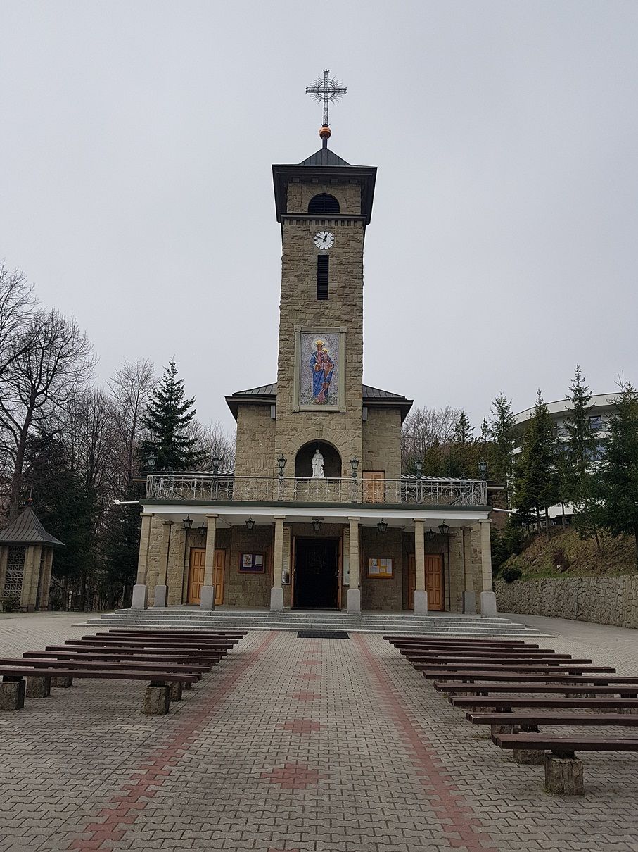 Through the forest to the sanctuary of the Mother of God in Szczyrk.
