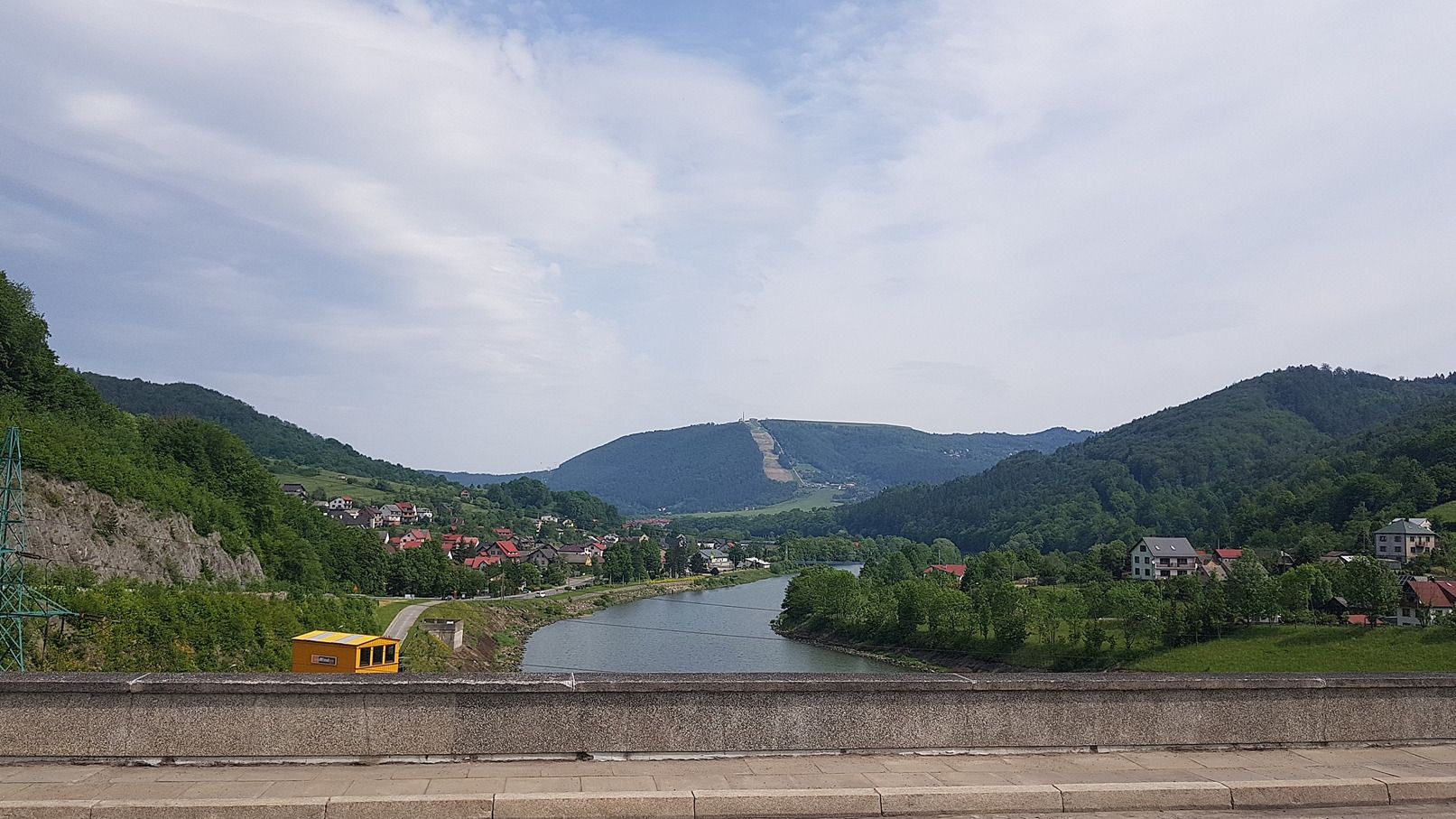 Widoczna w oddali góra Żar to jeden z kolejnych celi naszych wspólnych rodzinnych wycieczek.