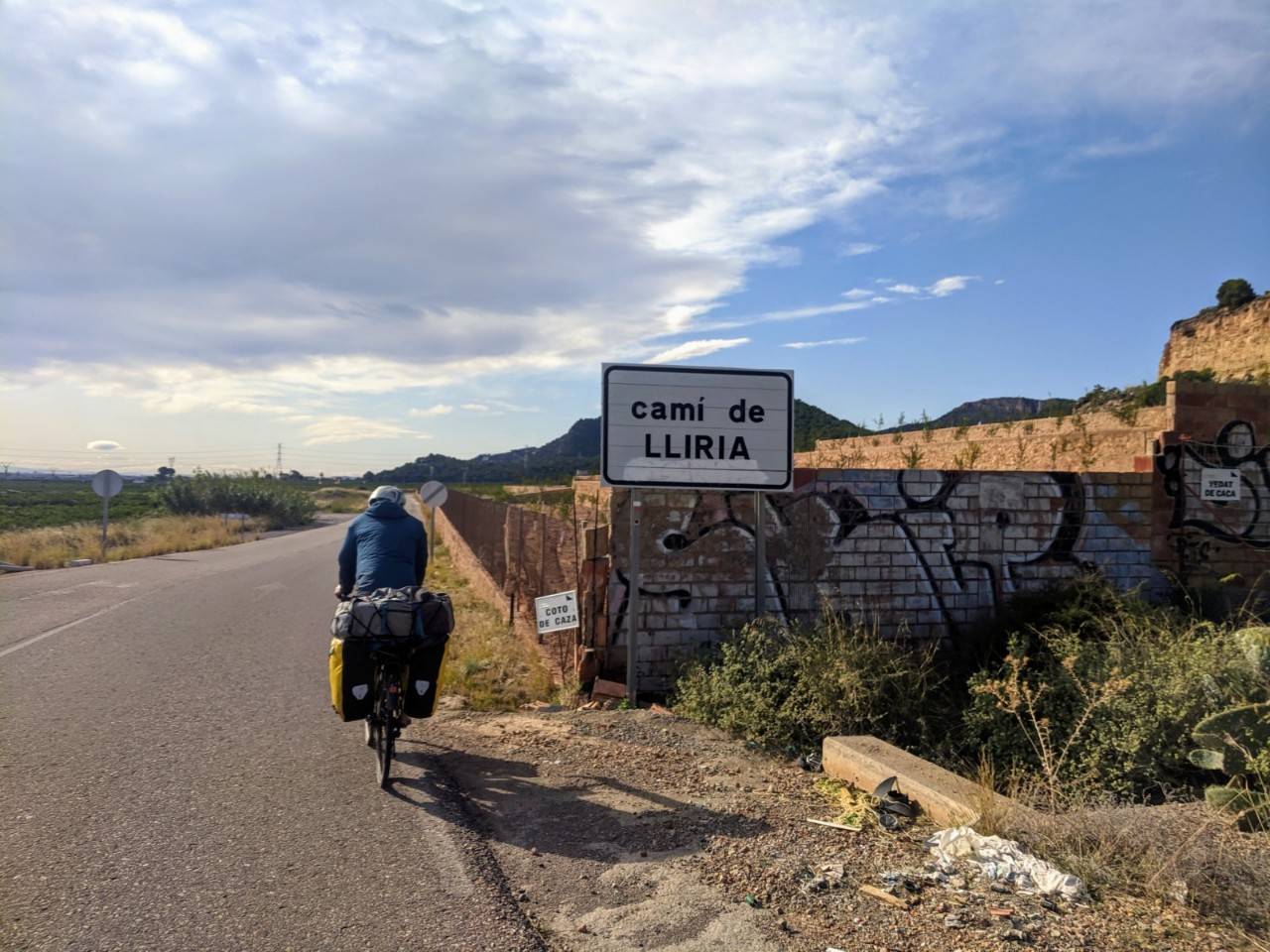 We've got a bit of wind: cycling from Barcelona to Valencia 🚴‍♂️🚴🏻‍♂️🇪🇸 in 4 days