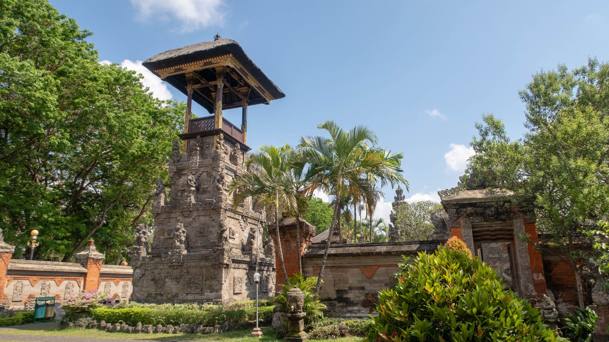 Wooden bell placed in some kind of tower as a means  of, for example, signaling of incoming danger 