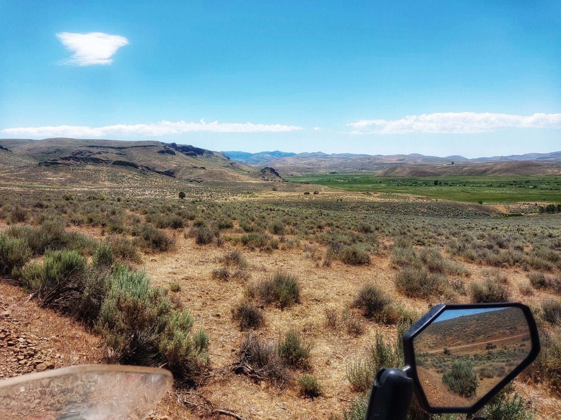 Ein Huckel, ein Sheriff und eine staubige Umarmung der Wüste