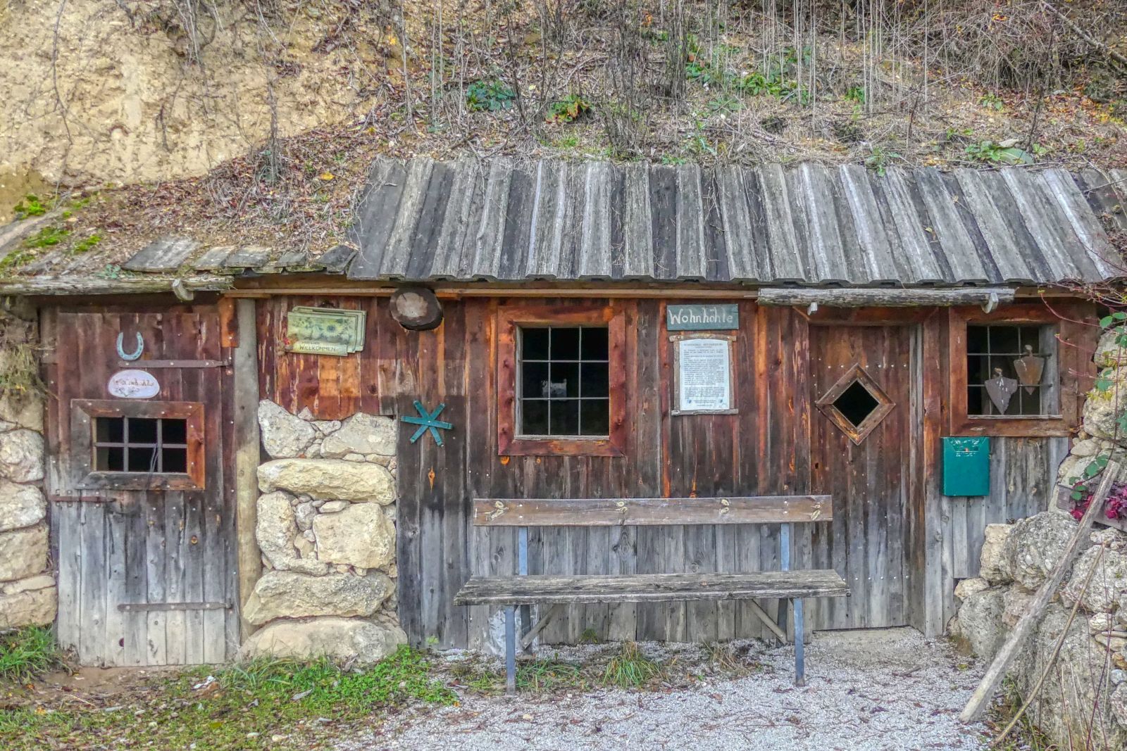 A hike to the "Parapluiberg" and the dwelling cave in Nußdorf ob der Traisen