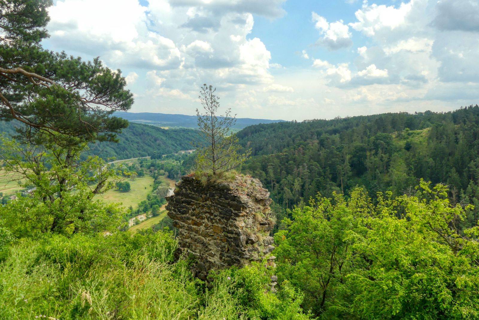 An adventurous hike to the ruins of Schimmelsprung castle near Gars am Kamp
