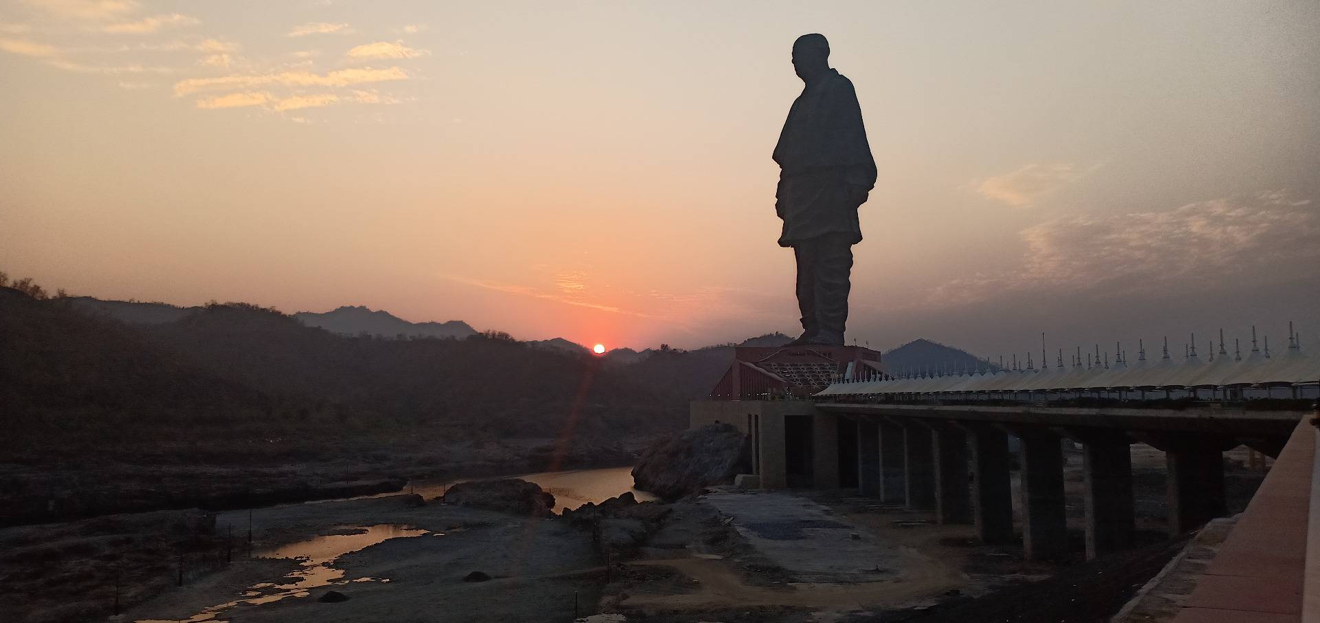 The evening at Statue of Unity