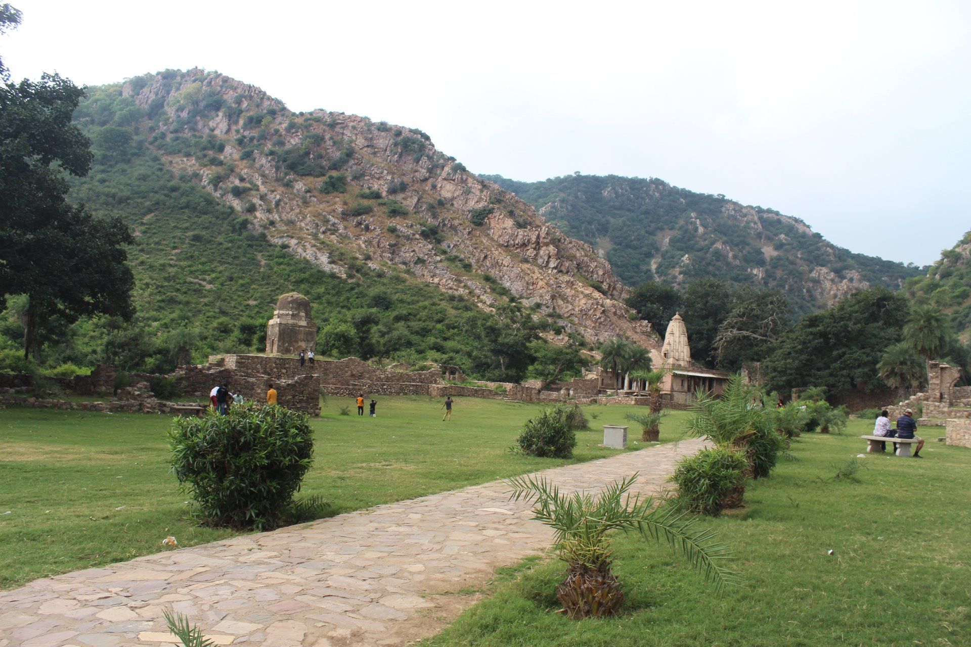 Kindness I encountered from strangers while travelling- Trip to India's most haunted fort!