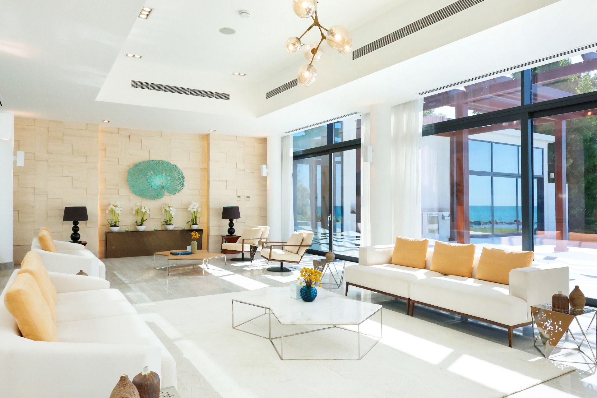 🏙️ Living Like a Local in Dubai: My Stay at a Holiday Home Instead of a Hotel
