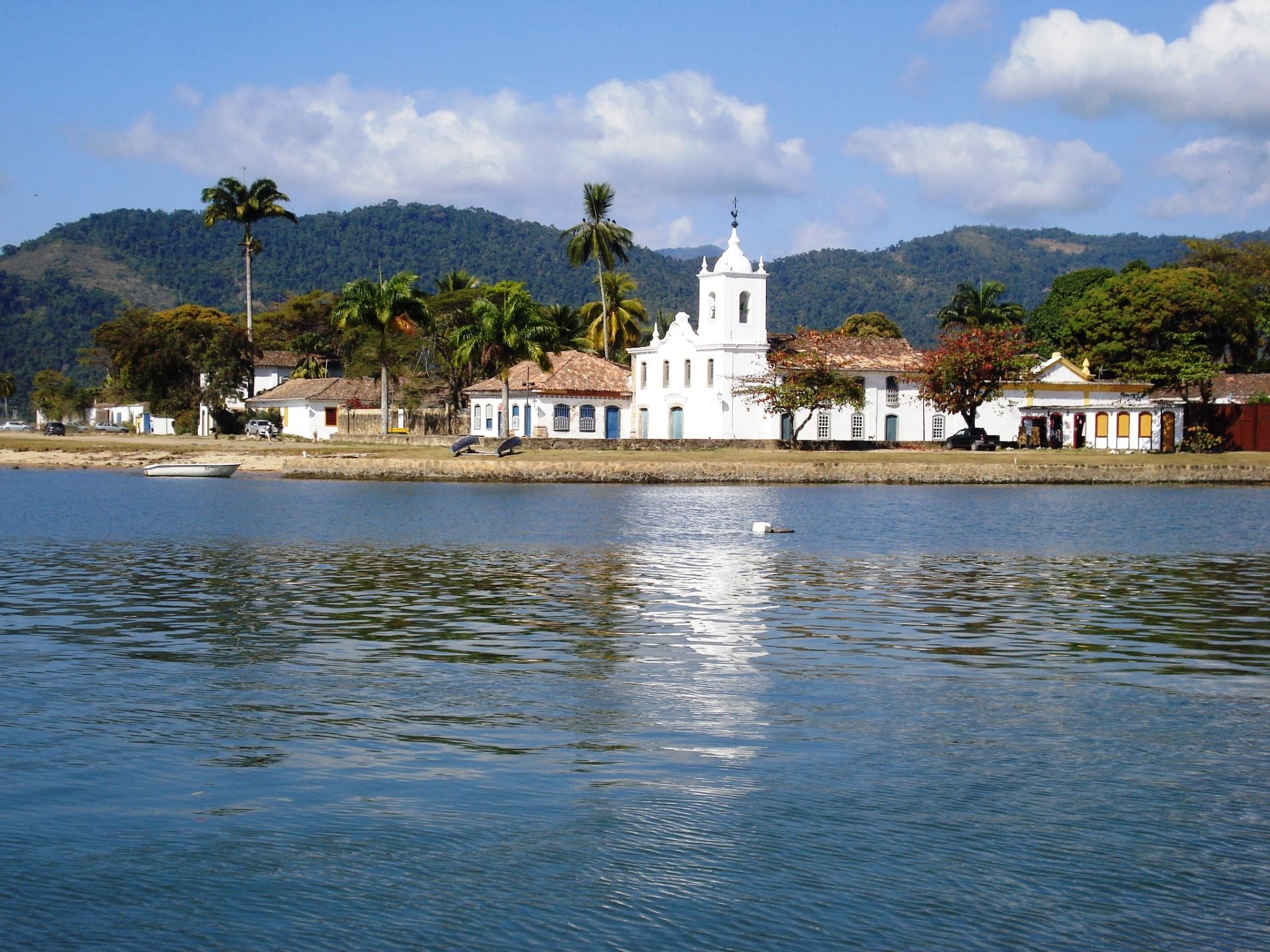 A historical city among jungle mountains and exuberant beaches: Paraty – Brazil