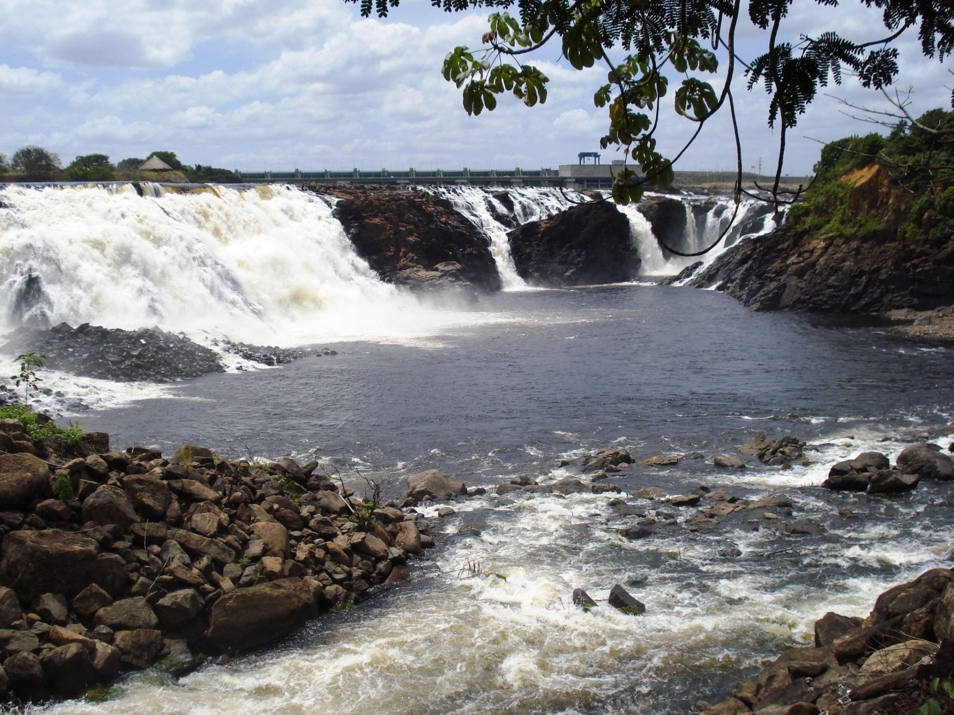 La Llovizna Park: waterfalls, river and jungle in the middle of the city