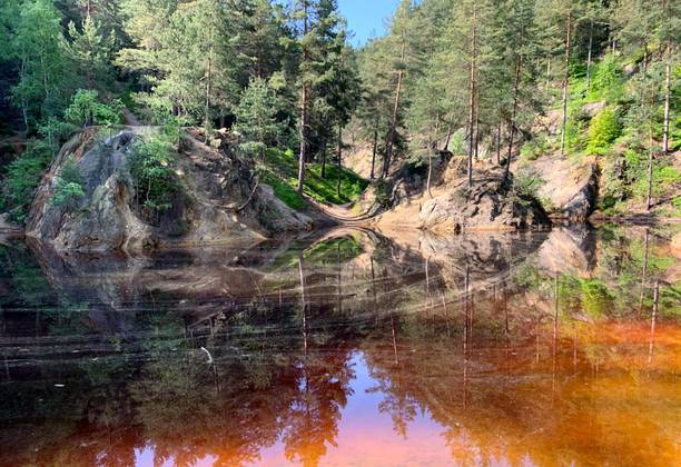 Kolorowe Jeziorka w Rudawach Janowickich, Skalnik oraz dzień sympatycznych ludzi na szlaku.