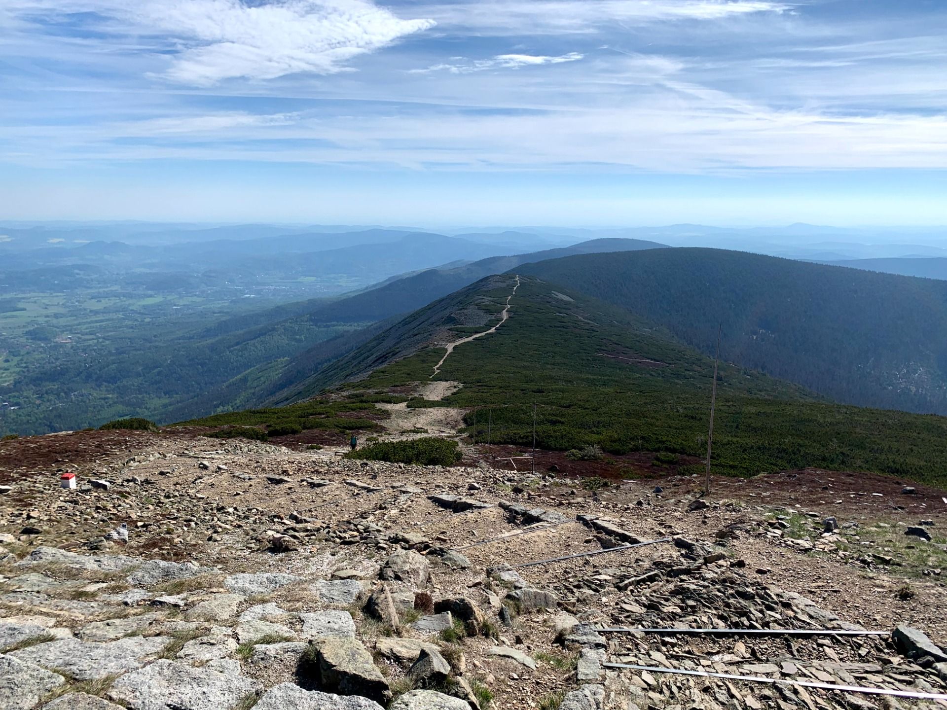 Karkonosze (widok spod Śnieżki w kierunku wschodnim)