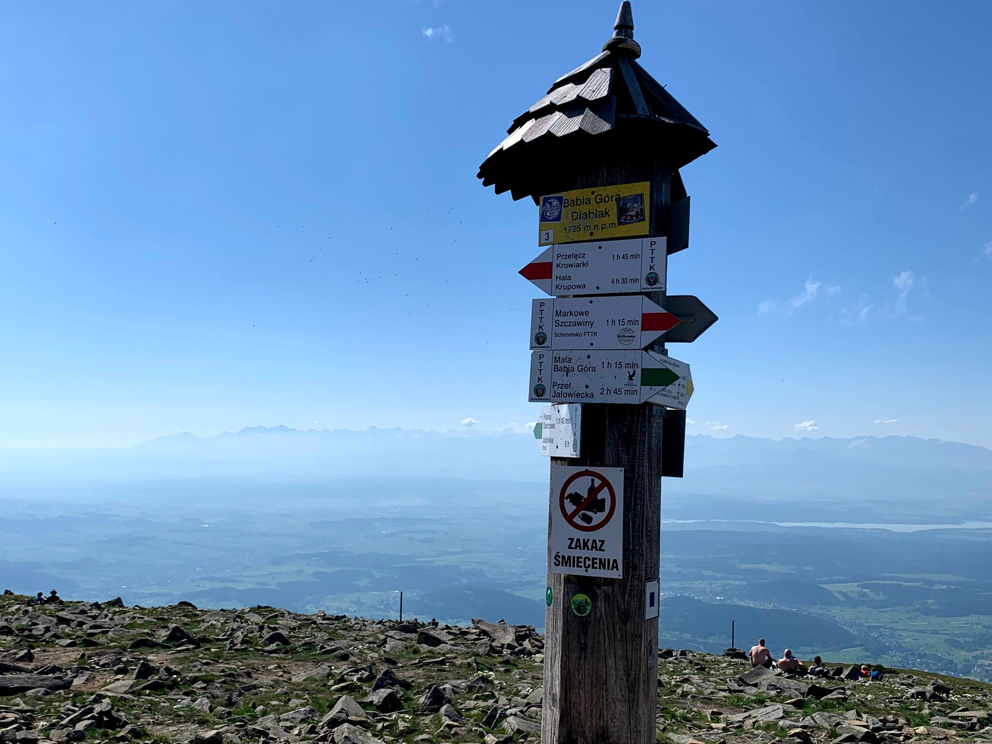 Babia Góra (Diablak). W tle Tatry