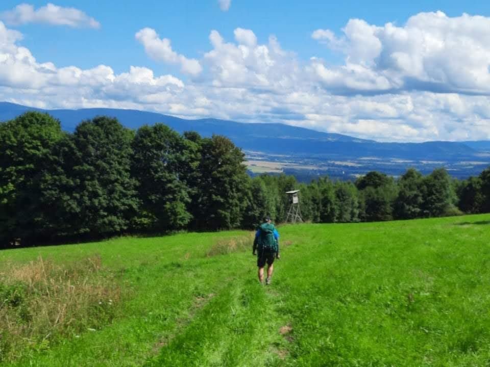 Autor na szlaku między Spaloną a Długopolem Zdr.