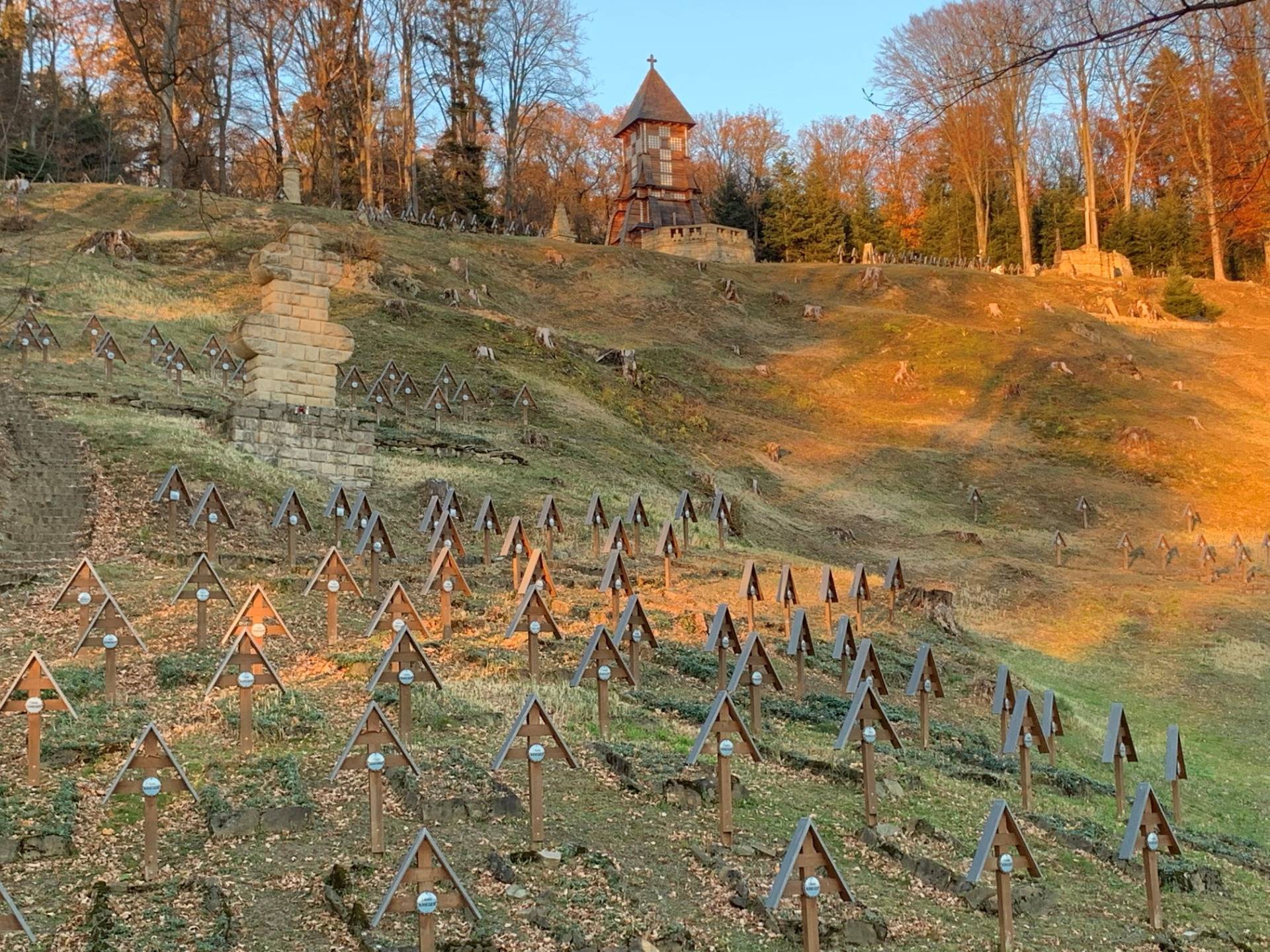 Piękne cmentarze zapomnianej wojny (I W. Światowa). Rotunda (Beskid Niski) i Łużna-Pustki k/Gorlic
