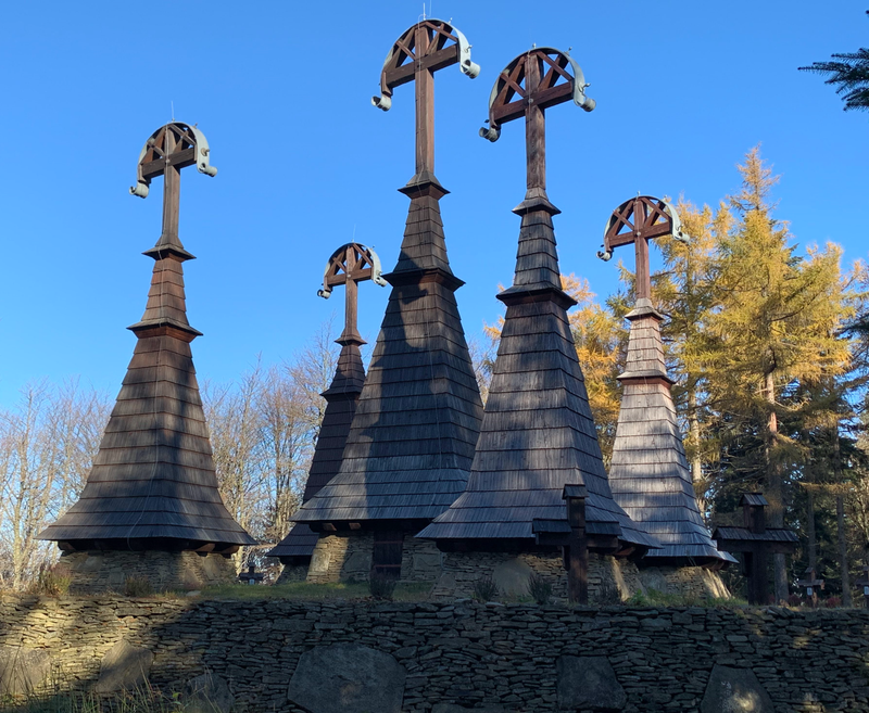 Piękne cmentarze zapomnianej wojny (I W. Światowa). Rotunda (Beskid Niski) i Łużna-Pustki k/Gorlic
