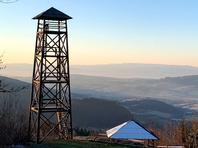 Wschód słońca i Tatry z Jaworza w Beskidzie Wyspowym. Wyjazd w nocy i perfekcyjny spektakl o poranku