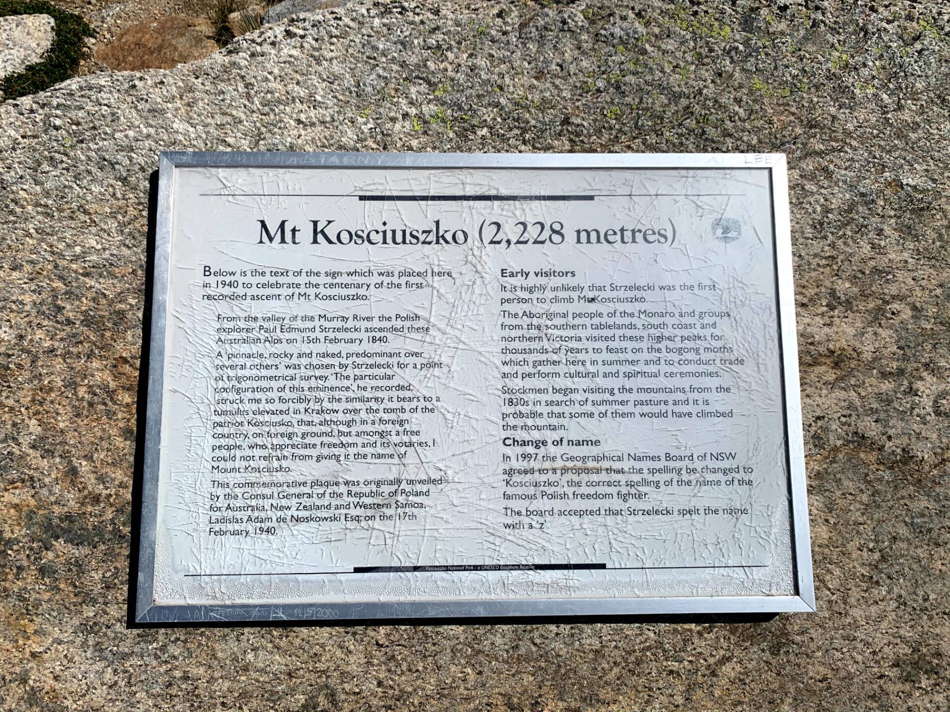 Tabla informativa / Tablica na szczycie Mt Kosciuszko