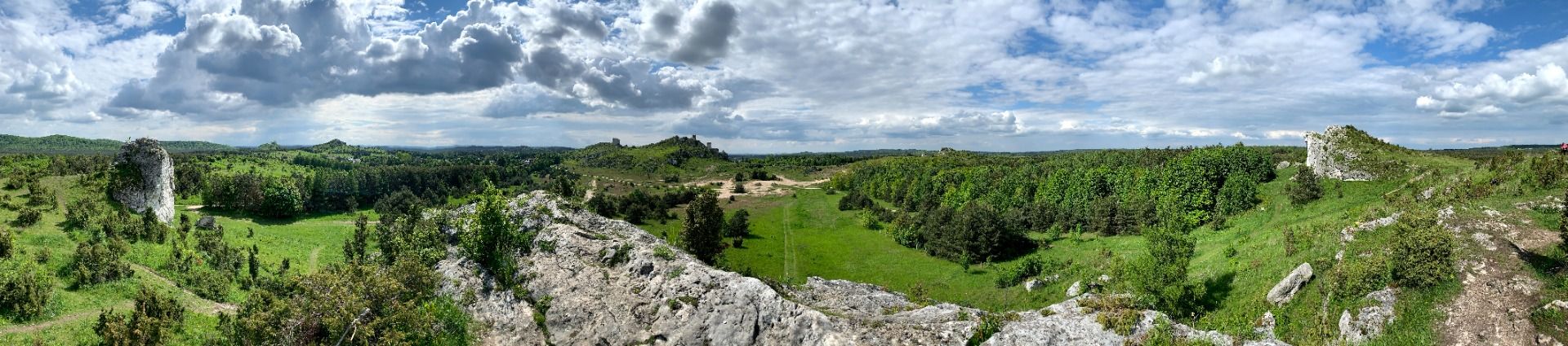 Panorama z grupy skał pod Lipówkami