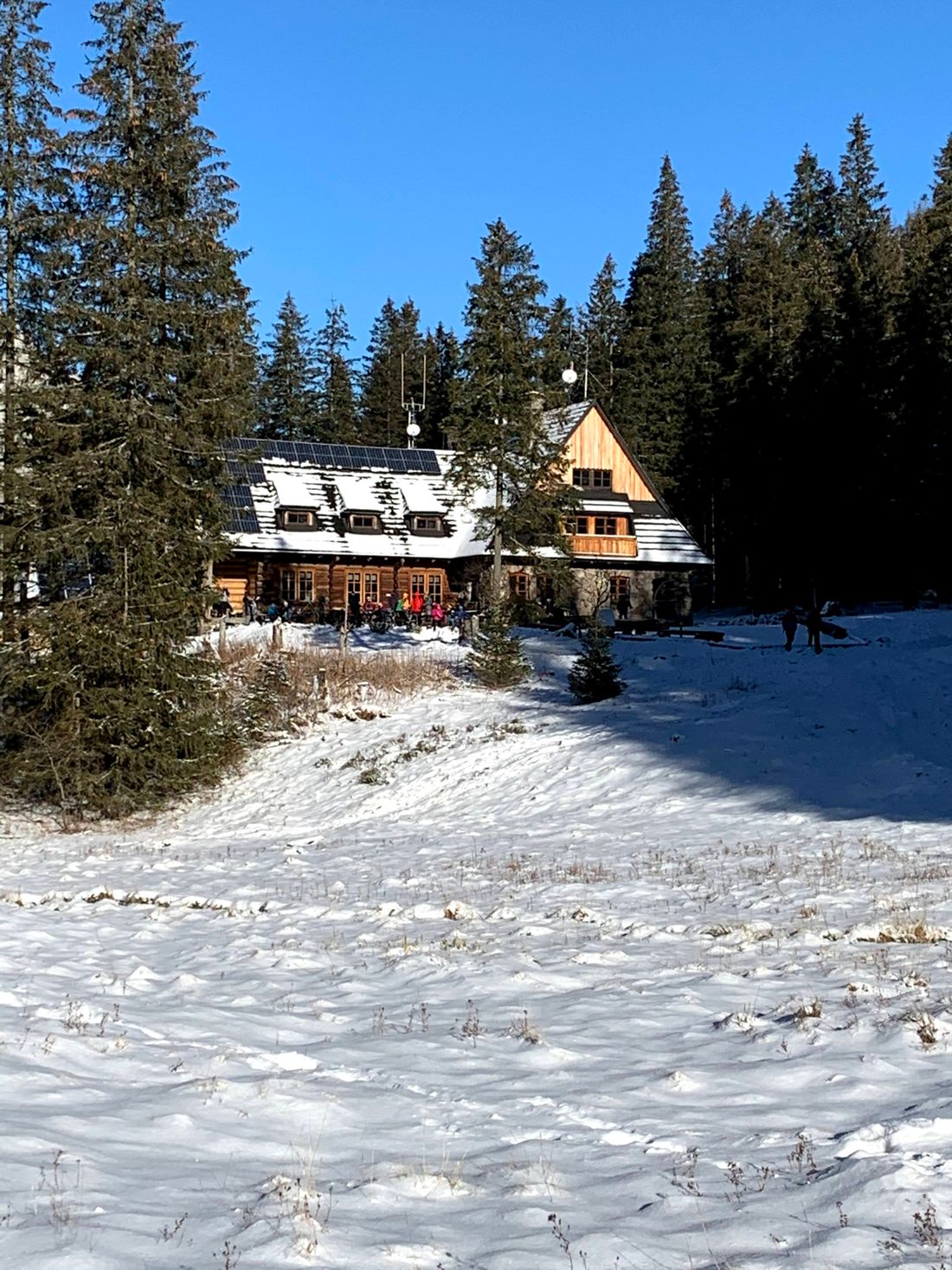 Schronisko na Hali Ornak / El refugio en el valle de Kościeliska (foto: 27.12.2020)