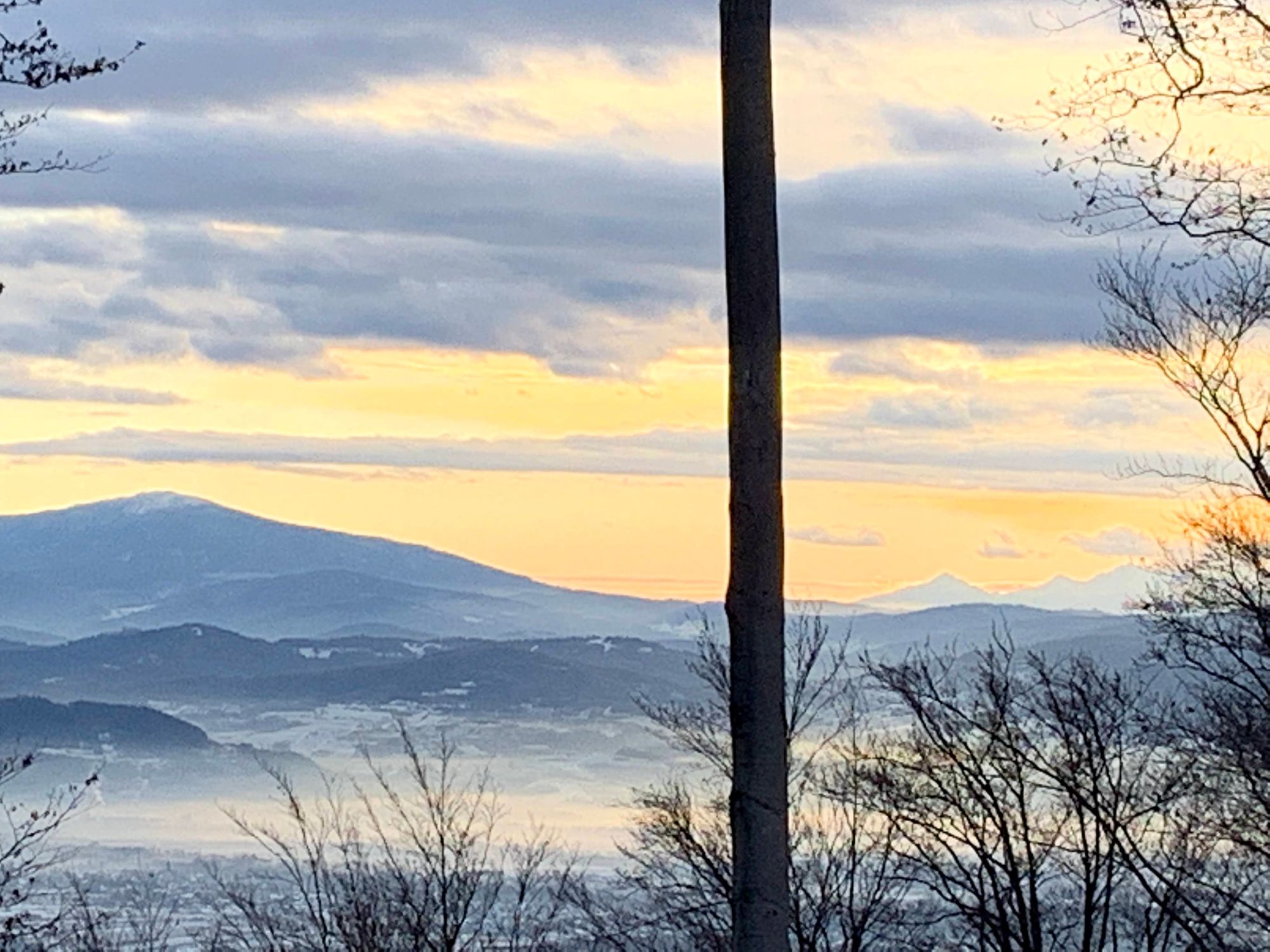 Korona Gór Polski: Skrzyczne, Beskid Śląski. Widok na Tatry, ołtarz Europy i góralskie wesele.