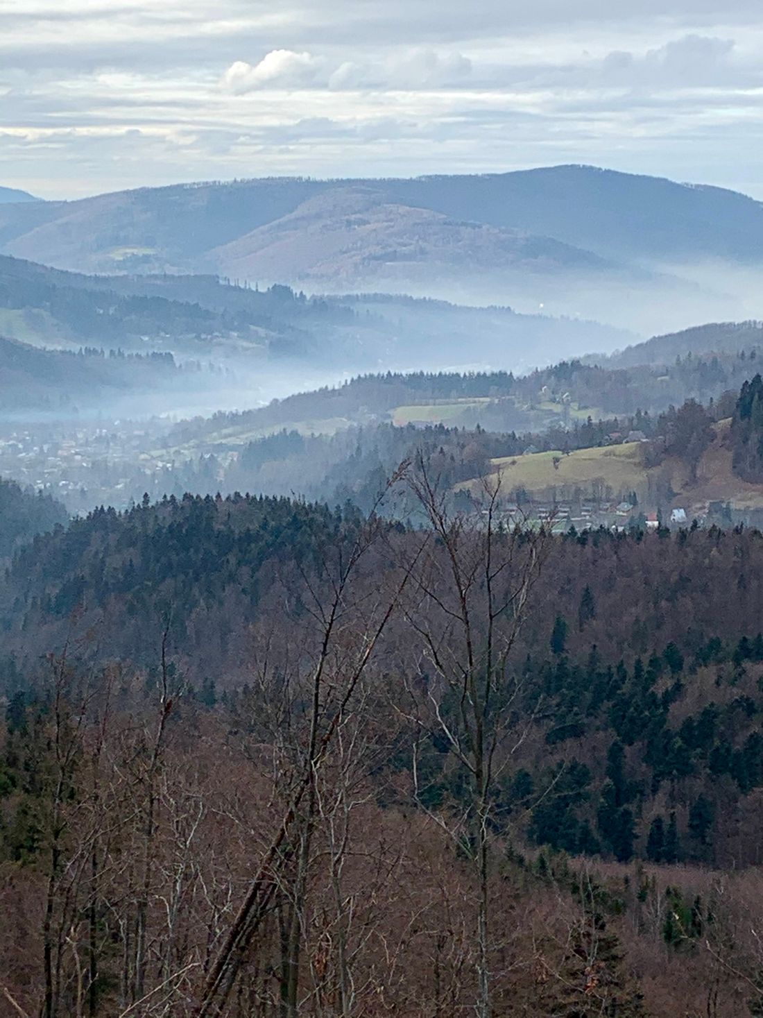Widok na Brenną, szlak czerwony między Kotarzem a Przełęczą Karkoszczonka