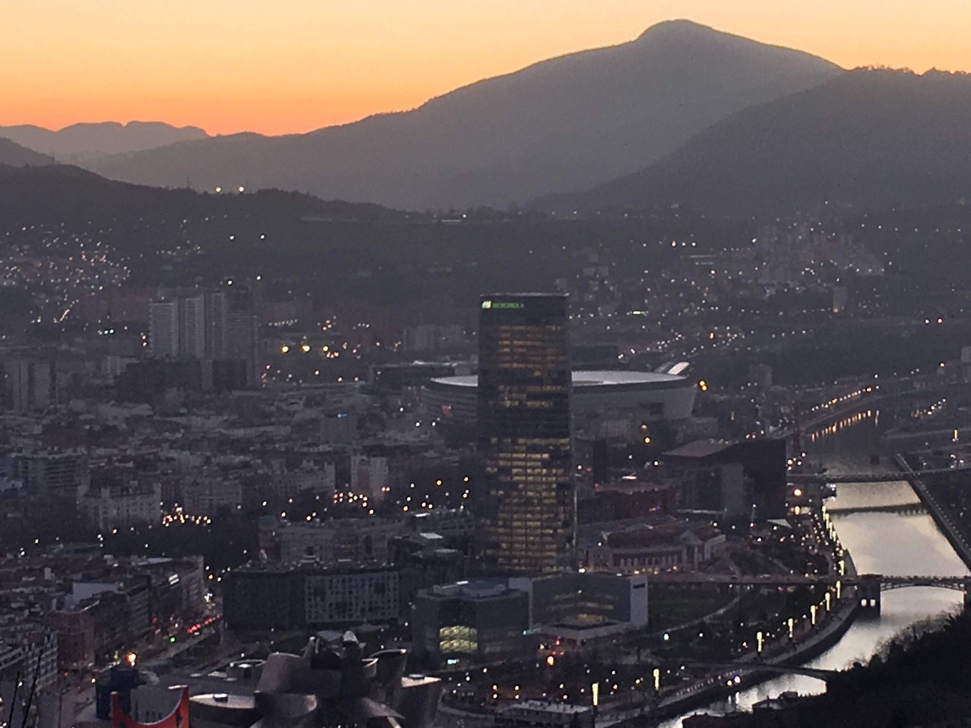 La vista de Artxanda - El Museo Guggenheim y el edificio de Iberdrola