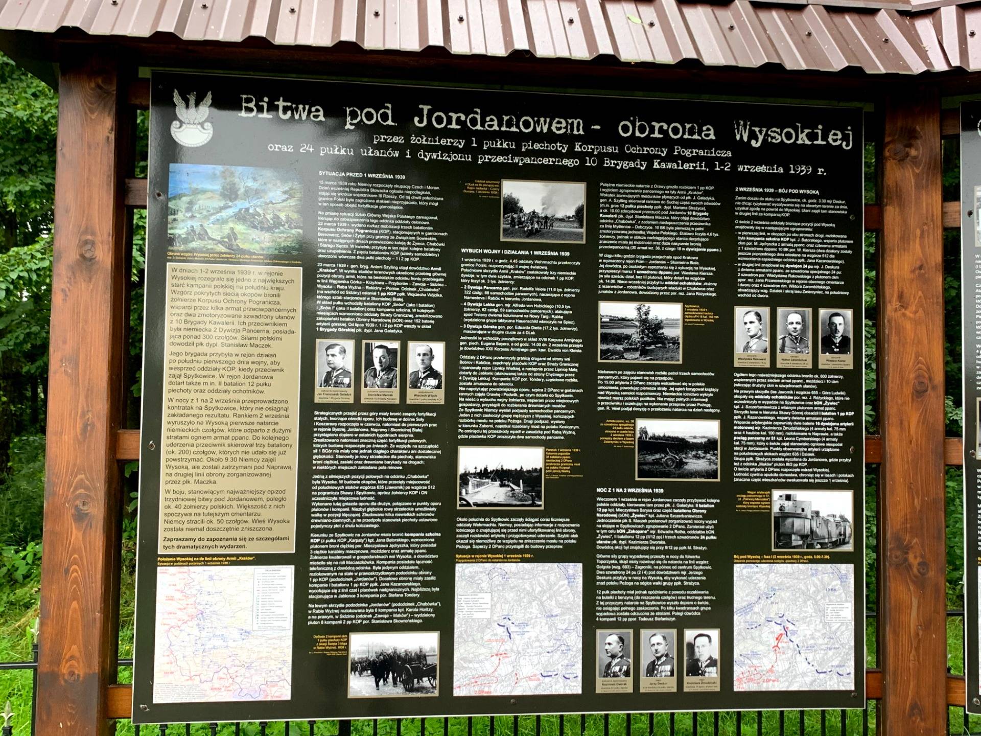 Tablica informacyjna na cmentarzu w Wysokiej