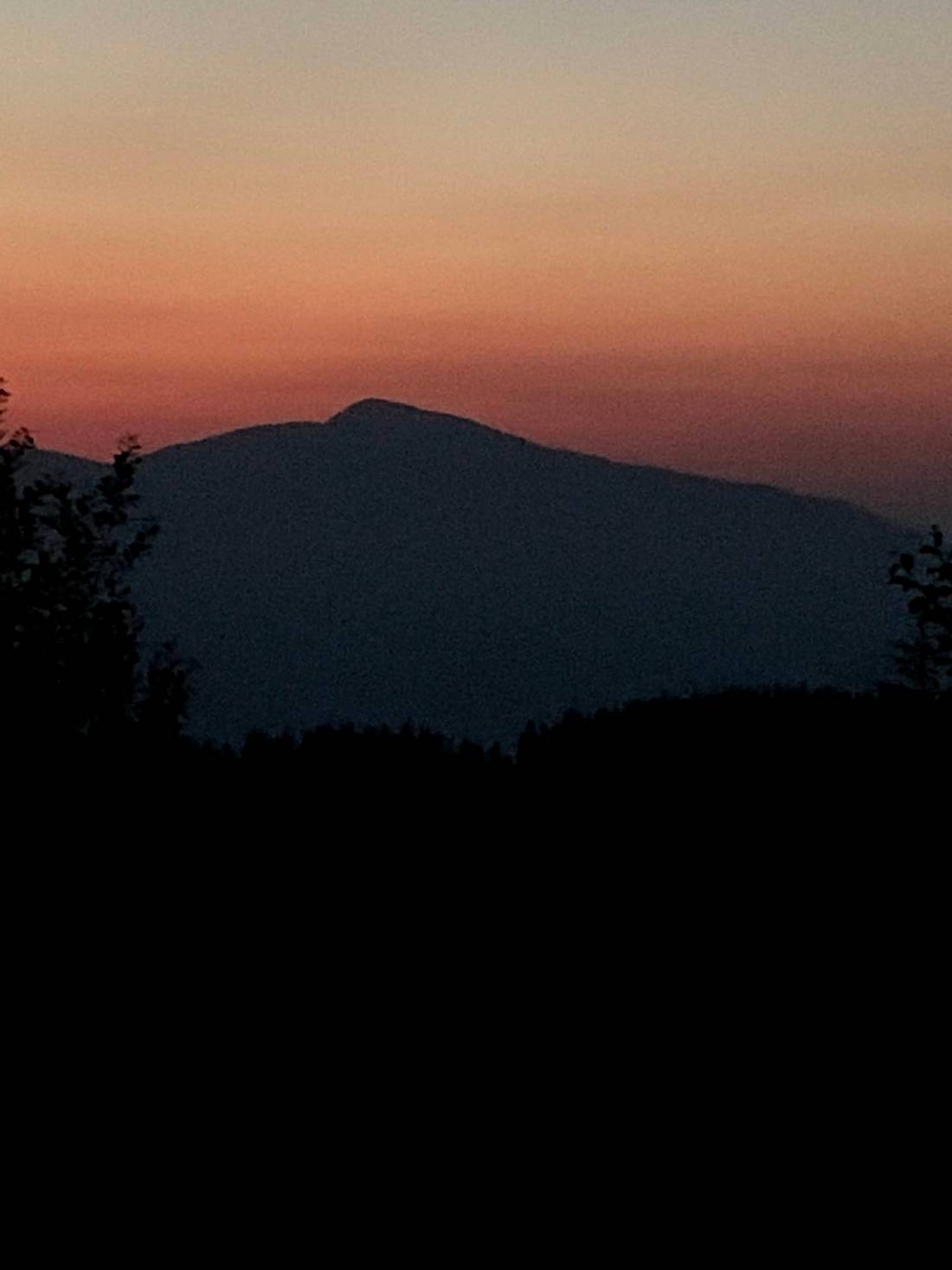 Wschód słońca znad Babiej Góry, oglądany z szczytu Pilsko